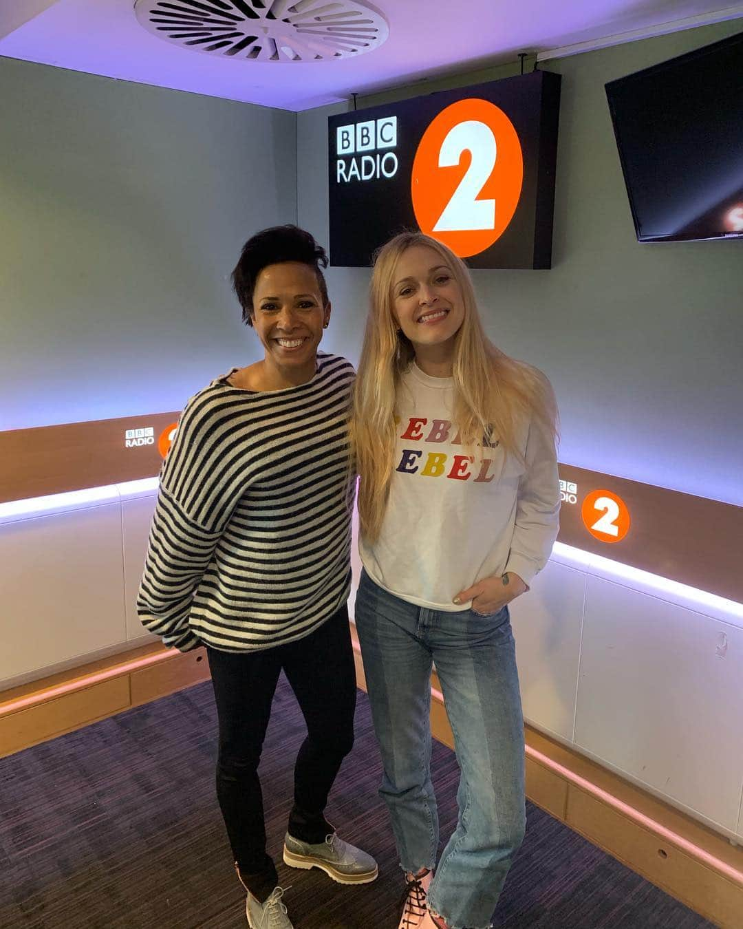 ファーン・コットンさんのインスタグラム写真 - (ファーン・コットンInstagram)「Dame Kelly Holmes we couldn’t love you anymore. Massively keeping such an important conversation alive. So good to chat mental well being on @bbcradio2 this morning with a total legend.」3月25日 17時35分 - fearnecotton