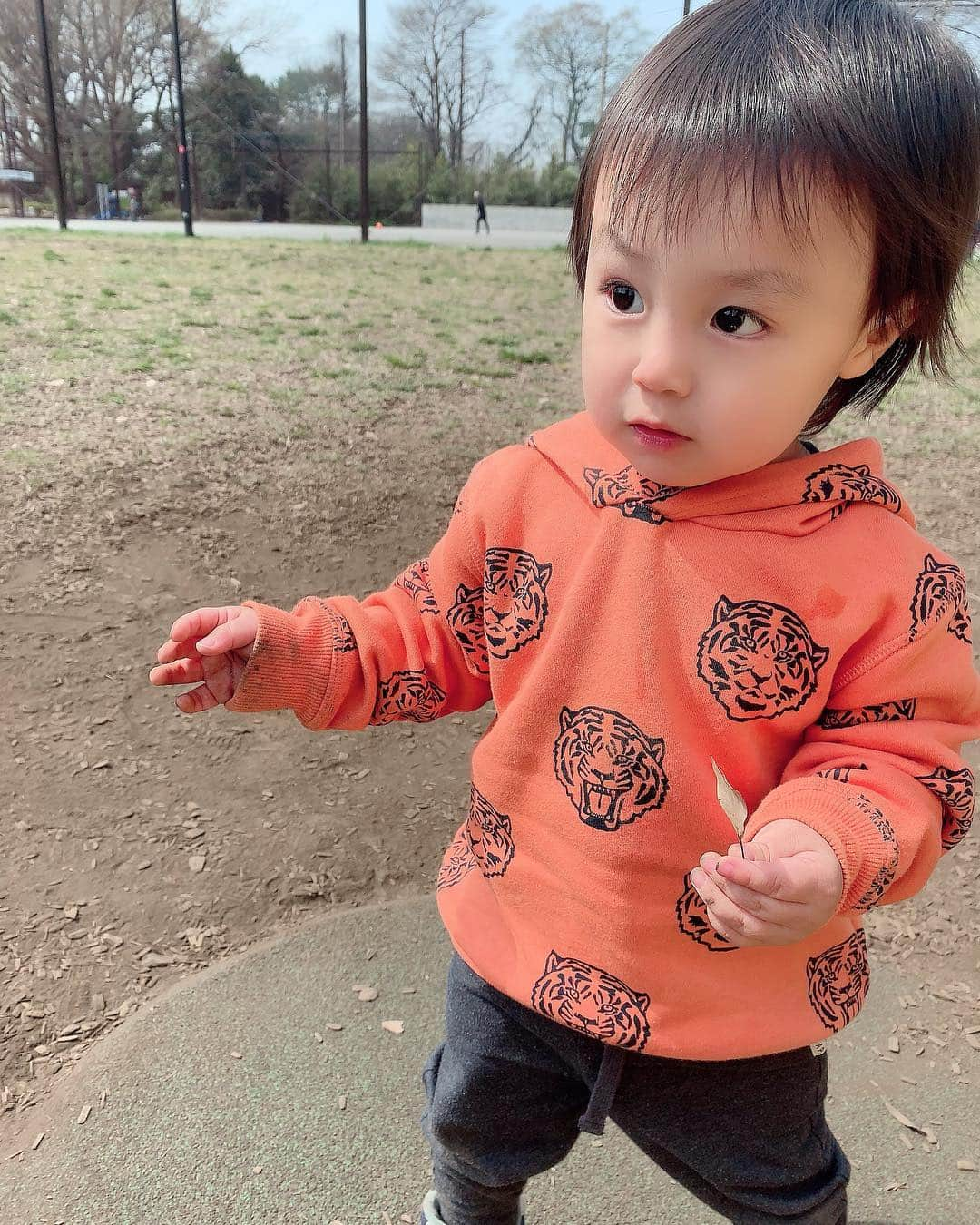 川崎希さんのインスタグラム写真 - (川崎希Instagram)「トラ柄トレーナー着てみたよ〜🐅💓💓💓 #公園」3月25日 17時37分 - kawasakinozomi