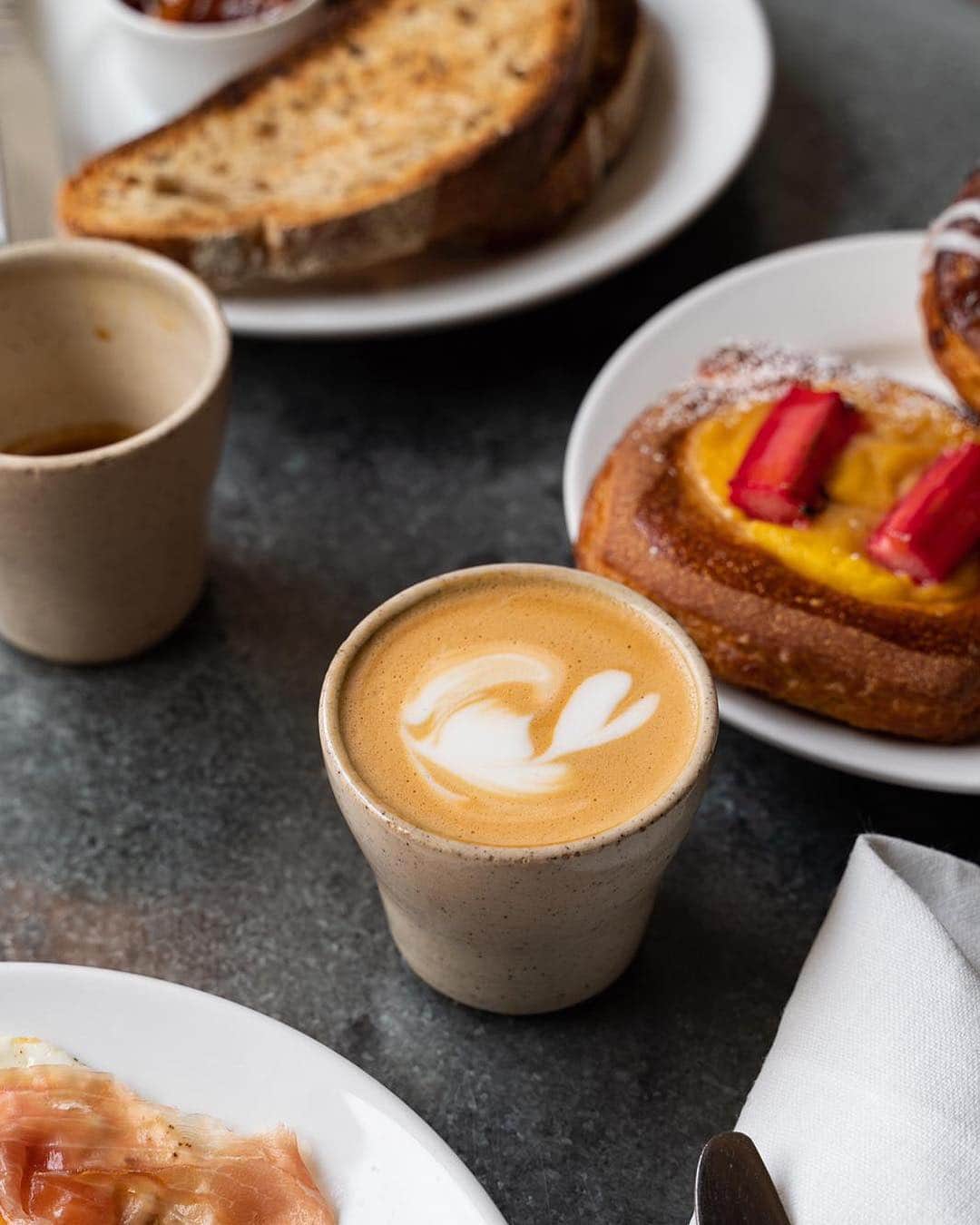 @LONDON | TAG #THISISLONDONさんのインスタグラム写真 - (@LONDON | TAG #THISISLONDONInstagram)「#LondonCoffeeShops | Morning #London it’s @robsonbarista at @jolene_hackney - a rather special bakery and restaurant based in #Hackney. Jolene takes baking seriously and makes everything from scratch daily. This includes milling grain for flour on-site for their bread and pastries! 😱 Pair with a great flat white and an espresso from @squaremilecoffee and let us know how it made you feel! 👇🏼👇🏼👇🏼 // #thisislondon #londonreviewed #eastlondon」3月25日 17時52分 - london