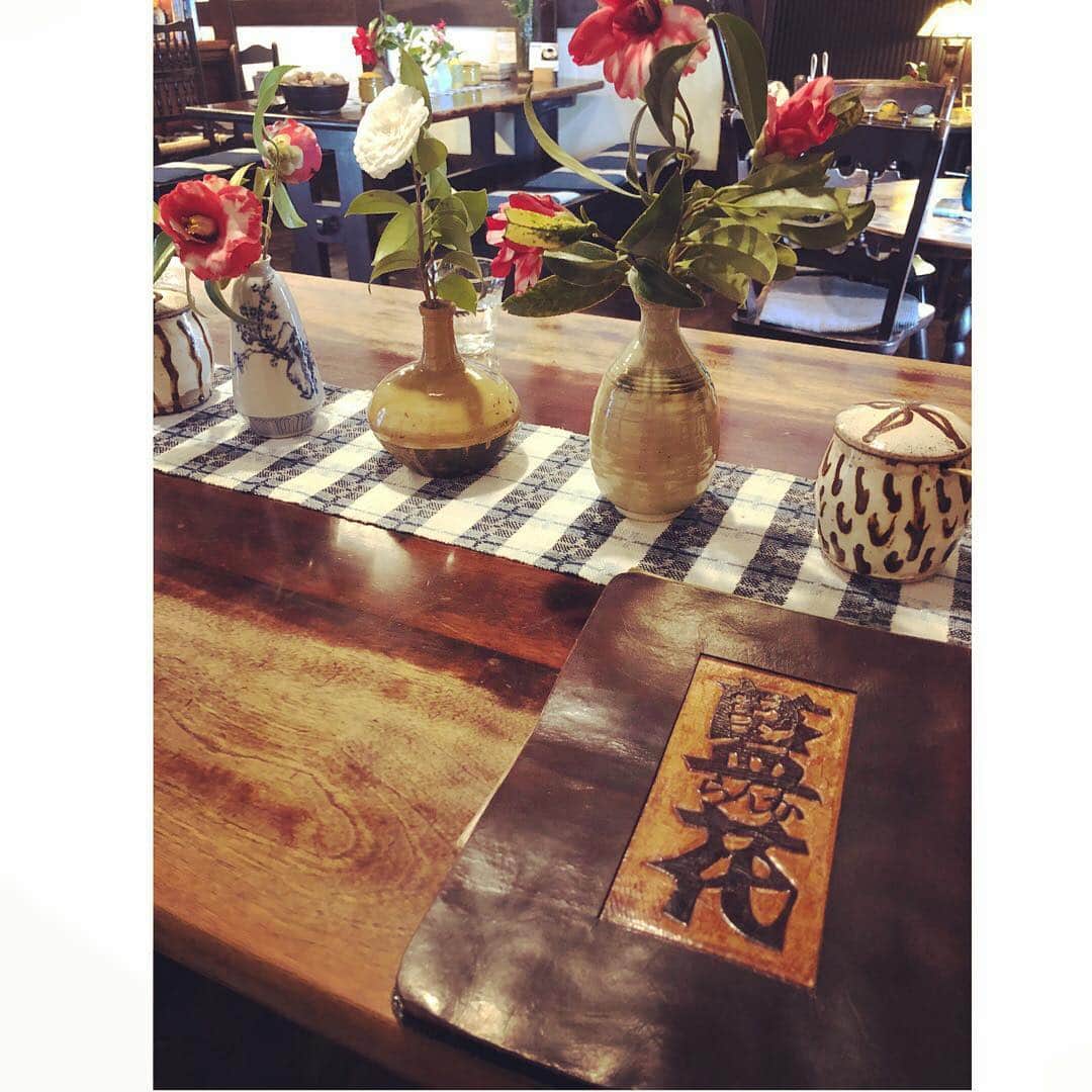 美甘子さんのインスタグラム写真 - (美甘子Instagram)「飛騨高山には、素敵な喫茶店がたくさんありました。この他にもたくさんコーヒー☕️をいただきました。 布久庵さんで着物を選んで着付けていただきました！着物散策おススメです。  #布久庵  #藍花 #喫茶バグパイプ #喫茶bagpipe #飛騨高山 #喫茶店」3月25日 17時52分 - rekish_mikako