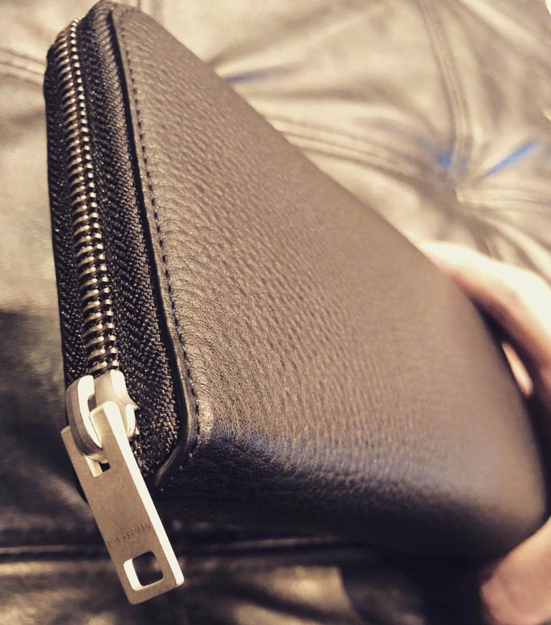 武井壮さんのインスタグラム写真 - (武井壮Instagram)「new wallet Ron Herman ファスナーがシルバーで造られてるのがポイント」3月25日 17時48分 - sosotakei