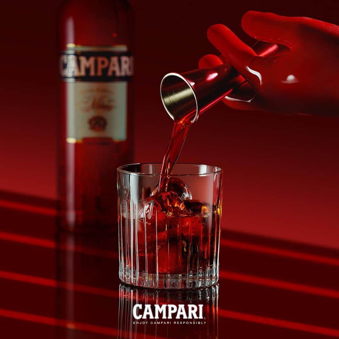 Campari Japanさんのインスタグラム写真 - (Campari JapanInstagram)「ネグローニの長い歴史100年に、⁣ 私たちの心 ( Heart ) =カンパリを注ぎます。⁣ ⁣ #CAMPARI #アペリティーボ #カンパリレッド #Negroni #ネグローニ #イタリア #カクテル #cocktails #mixology #ミクソロジー #RedDiaries #N100 #RedDiaries＃エンタリングレッド #2019年ショートムービー #ミラノ」3月25日 18時00分 - camparijapan