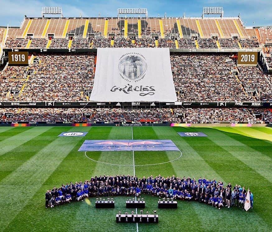 フィリップ・センデロスのインスタグラム：「‪Very special day shared with so many legends of this club, i am very proud to have played here. Un día muy especial compartido con tantas leyendas de este gran club. Estoy muy orgulloso de haber hecho parte de tu historia @valenciacf #VCFCentenari ‬#amuntvalencia」