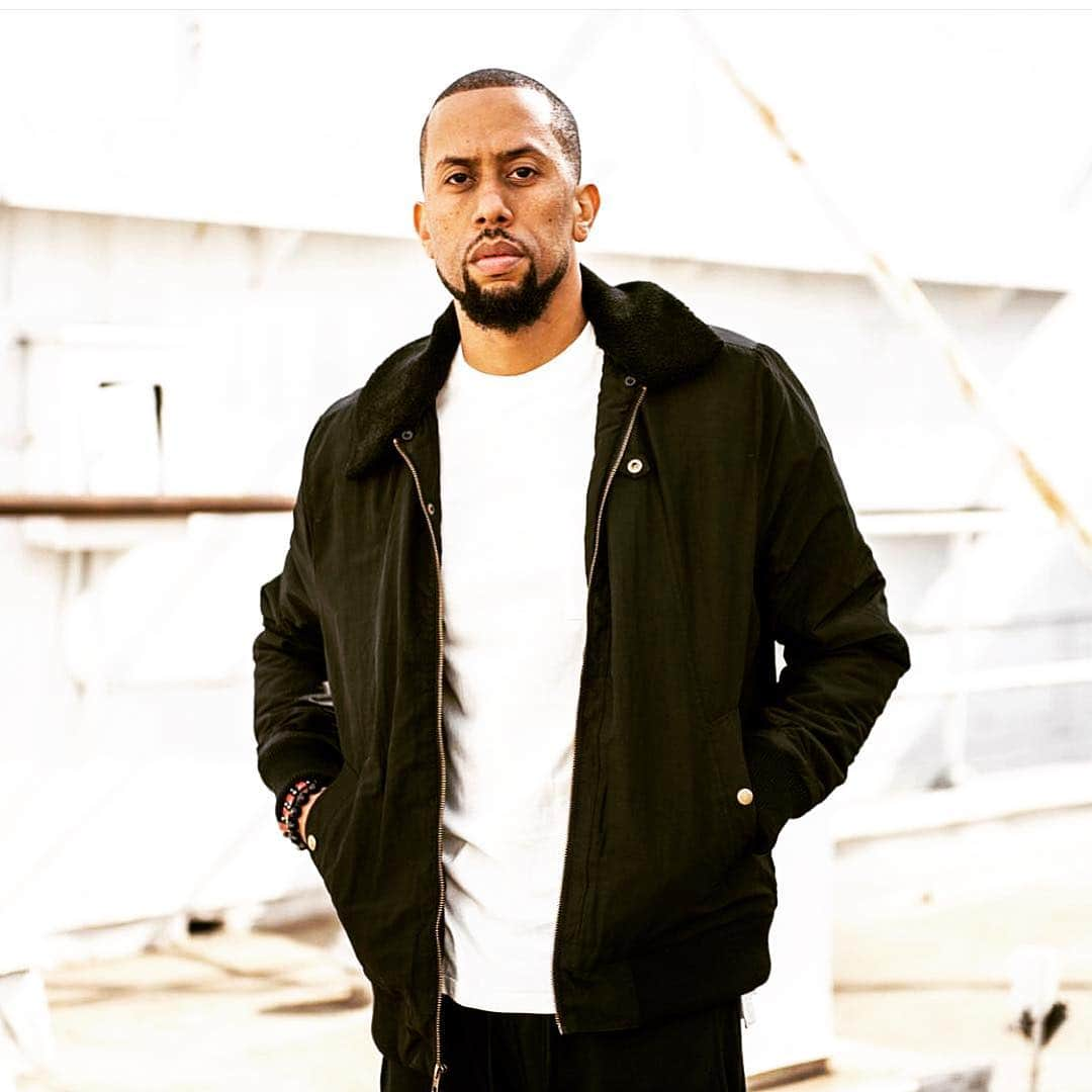 アフィオン・クロケットさんのインスタグラム写真 - (アフィオン・クロケットInstagram)「No deep caption. Just a MF with his hands in his pockets. 🤨 . . #affioncrockett #comedy #fashion #photoshoot #pockets #hands #life #love #passion #iseeyou」3月25日 18時12分 - affioncrockett