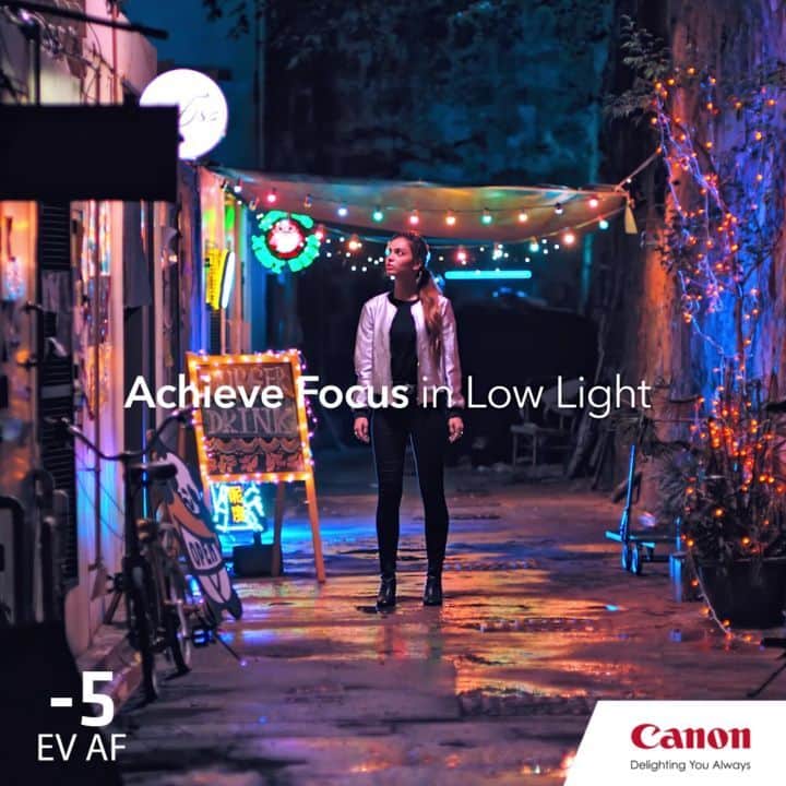 Canon Asiaのインスタグラム：「Ever noticed how your pictures turn out grainy when you try to take photos at night? Shed new light on your photos with the new Canon EOS RP, which delivers stunning images even in the dark.  Learn more about this new addition to our full-frame mirrorless family: link in bio #canon #canonasia #canoneosrp #canoncameras #photography #mirrorlesscamera #fullframemirrorless #nightphotography」