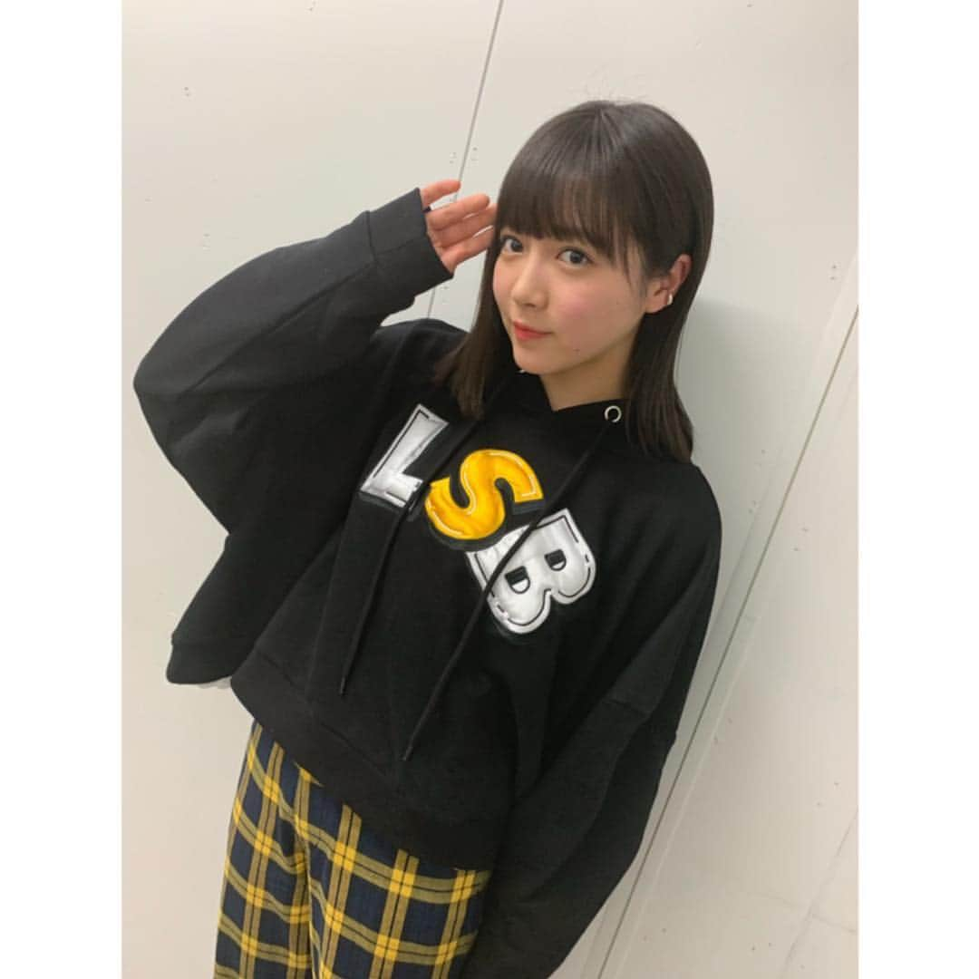 中山莉子さんのインスタグラム写真 - (中山莉子Instagram)「→ ㅤㅤㅤ 髪切っていろんな方にㅤㅤㅤ この長さいいねと言ってもらえてすごい嬉しいㅤㅤㅤ けど、本当はもうすこーし ほのん少しだけ短くしたい💇‍♀️ ㅤㅤㅤ ㅤㅤㅤ #あんなロング好きだったのに #今でもロング好きだけどㅤㅤㅤ #黒髪ロング前髪ぱっつんが好き ㅤㅤㅤ #一度切ったらもっと切りたくなっちゃうよねㅤㅤㅤ」3月25日 18時24分 - nakayama_riko_official