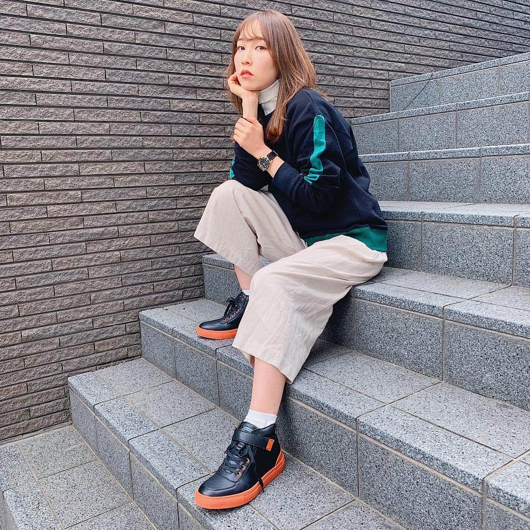 SuperGroupiesさんのインスタグラム写真 - (SuperGroupiesInstagram)「本日のPick Upは#ヒロアカ より🔥 爆豪をイメージした腕時計とスニーカーです😆 ⠀⠀⠀⠀⠀ スニーカーは、爆豪のヒーローコスチュームの靴をベースにしたデザイン✨ 履くだけで#アニメバウンド ができちゃいますね😎🖤 ⠀⠀⠀⠀⠀ #アニメバウンド って何？🧐 アニメ、ゲームキャラクターの服装を連想させるコーディネートのこと！👗👠👜 ⠀⠀⠀⠀⠀ ⠀⠀⠀⠀⠀ 只今、当店では「#アニメバウンド キャンペーン第6弾」を開催中です🤩 （詳細は下の情報をCHECK‼️） ⠀⠀⠀⠀⠀ ⠀⠀⠀⠀⠀ ──────────────────────﻿ ＜Today’s Item＞﻿ My Hero Academia Collaboration Series Bakugo Katsuki model  ① 腕時計 #watch / ￥12,800 +tax ② スニーカー #sneakers / ￥10,800 +tax ※数量限定販売中です。 Only a limited amount available now! ──────────────────────﻿ ⠀⠀ ⠀⠀⠀ ⠀⠀⠀⠀⠀ ⠀⠀⠀⠀⠀ 🌈アニメバウンドキャンペーン第6弾開催🌈﻿ ⠀⠀⠀⠀⠀ ⠀⠀⠀⠀⠀⠀⠀⠀ ＝＝＝＝＝＝＝＝＝＝＝＝＝＝＝＝＝＝＝＝＝＝＝﻿ 🎁プレゼント商品🎁﻿ ※投稿の際に必ずご希望のモデルを記載してください。⠀⠀ ◆僕のヒーローアカデミア ①轟焦凍モデル 財布  ②爆豪勝己モデル 腕時計⠀⠀⠀⠀⠀ ◆名探偵コナン ③安室透モデル リュック  ④赤井秀一モデル バッグ ⠀⠀⠀⠀⠀ ◆刀剣乱舞-ONLINE- ⑤乱藤四郎モデル 傘  ⑥堀川国広モデル 腕時計 ⠀⠀⠀⠀⠀ ◆アイドリッシュセブン ⑦逢坂壮五モデル 腕時計  ⑧九条天モデル リュック ⠀⠀⠀⠀⠀ ＝＝＝＝＝＝＝＝＝＝＝＝＝＝＝＝＝＝＝＝＝＝＝﻿ ⠀⠀⠀⠀⠀ ﻿ ─────────────────────﻿ ↓応募方法はこちら↓﻿ ☑️SuperGroupies 公式アカウント（ @supergroupies ）をフォロー﻿ ☑️アニメバウンドを投稿﻿ （着て撮っても、置いて撮ってもOK！）﻿ ※キャラクターは問いません。プレゼント商品のタイトル以外でも構いません。﻿ ☑️キャプションに「#アニメバウンド / 希望のモデル」を記載﻿ ─────────────────────﻿ ﻿ ※期間中、何回でも投稿してOKです💜﻿ ﻿ ﻿ 応募期間は4月15 日（月）まで！﻿ たくさんのご応募お待ちしております👏﻿ ⠀⠀⠀⠀⠀ ⠀⠀⠀⠀⠀ キャンペーンの詳細が気になる方は、 「#アニメバウンド キャンペーン第6弾」バナーの投稿をぜひチェックしてみてください😆💨 ⠀⠀⠀⠀⠀ ⠀⠀⠀⠀⠀ ⠀⠀⠀⠀⠀ ⠀⠀⠀⠀ #supergroupies #anime #japaneseanime #スーパーグルーピーズ #アニメ #アニメコラボ #コラボグッズ #ファッションにアニメを #アニメグッズ #僕のヒーローアカデミア #爆豪勝己 #春カラー #春コーデ #シンプルコーデ #コーデ #コーディネート #今日のコーデ #私服 #ファッション　#ストリートコーデ #スポーティーコーデ #スウェット #トレーナー #スニーカー #腕時計 #fashion」3月25日 18時32分 - supergroupies