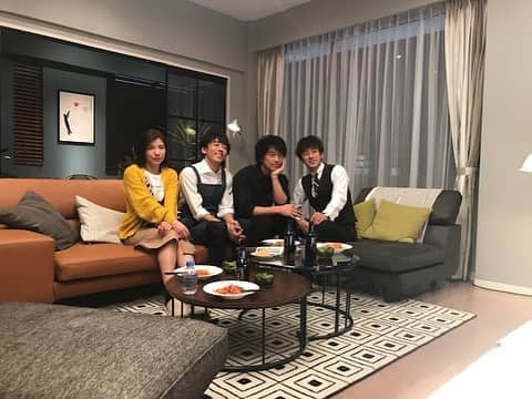 テレビ朝日 ドラマ「東京独身男子」さんのインスタグラム写真 - (テレビ朝日 ドラマ「東京独身男子」Instagram)「#初公開 #太郎ちゃんのお部屋 #イチャつくAK男子と #かずなちゃん #尊み秀吉 #和み #高橋一生 #斎藤工 #滝藤賢一 #仲里依紗 #東京独身男子」3月25日 18時33分 - akdanshi