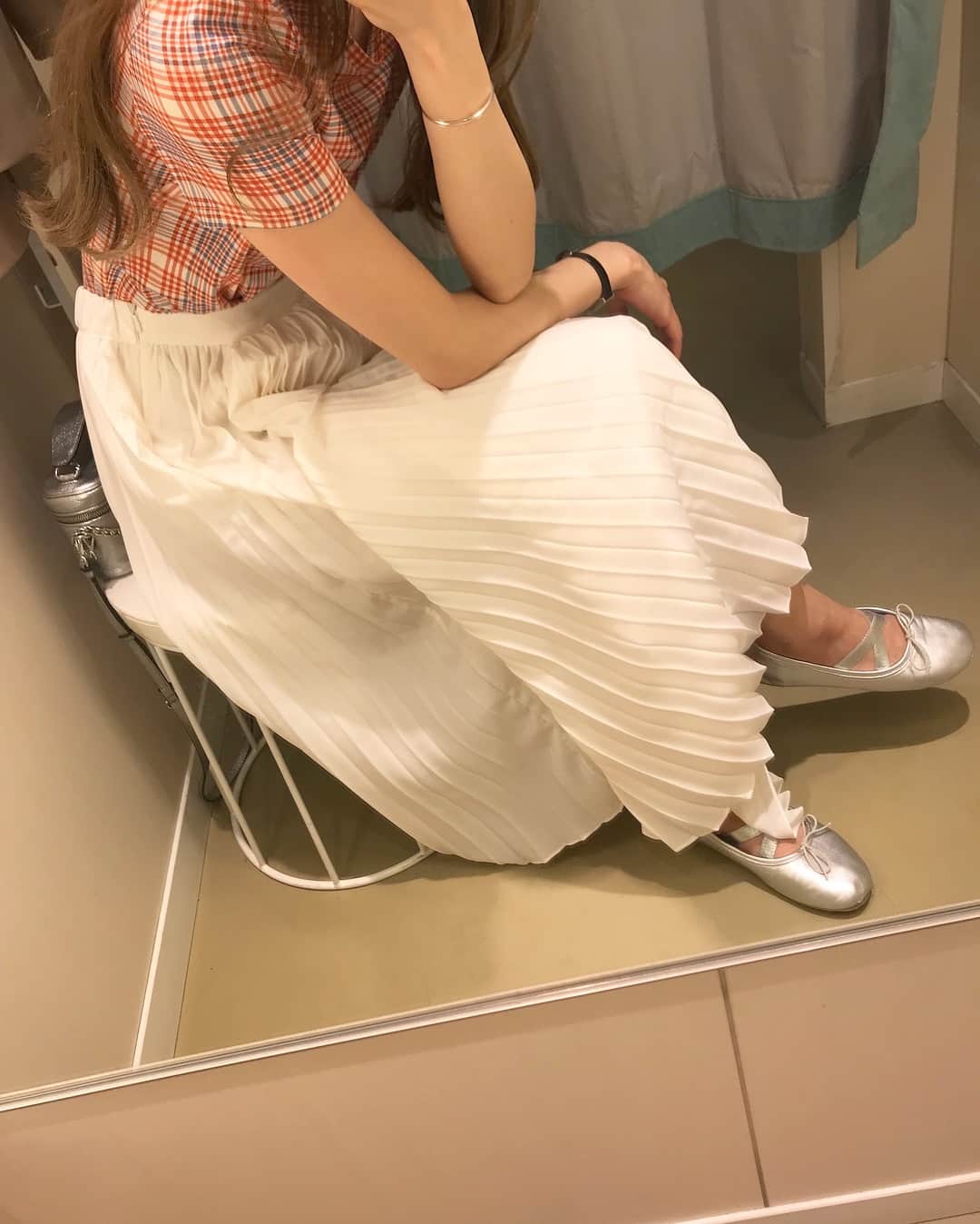 のインスタグラム：「このプリーツ大正解🍈🤟🏻 ㅤㅤㅤㅤㅤㅤㅤㅤㅤㅤㅤㅤㅤ りなちゃんとおそろで買ったtee ♡ 被らないよう待ち合わせましょうね👯‍♀️← ㅤㅤㅤㅤㅤㅤㅤㅤㅤㅤㅤㅤㅤ」