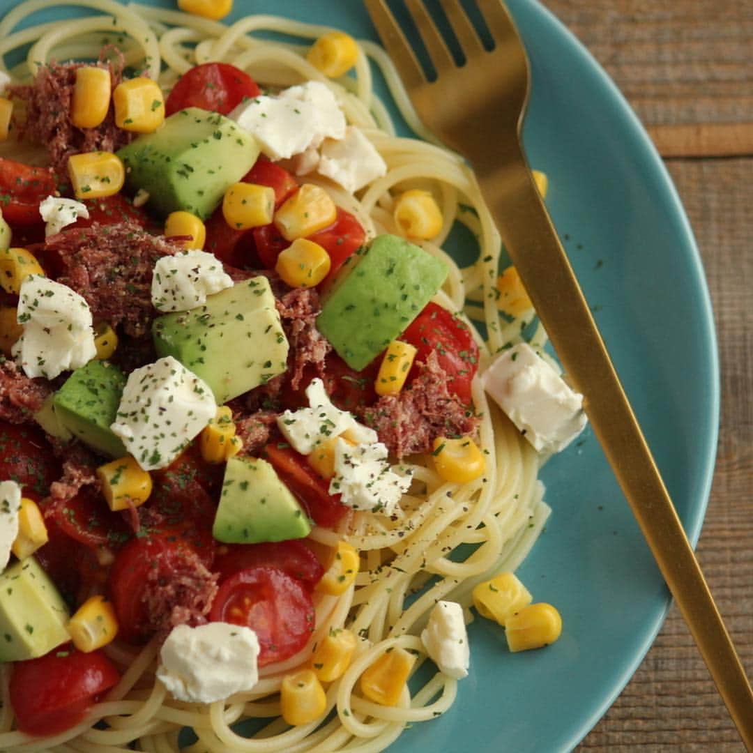 のインスタグラム：「簡単超即席サルサソースで、パスタもおつまみも出来ちゃいます🍅  ミニトマトとケチャップ、タバスコをレンチン30秒。「メキシカン風パスタ」の超即レシピ【山本リコピン】  https://www.hotpepper.jp/mesitsu/entry/y-ricopin/19-00053  #mesitsu #メシ通 #トマト #ケチャップ #タバスコ #パスタ #山本リコピン #レシピ #レシピブログ #神奈川 #tomato #ketchup #tabasco #pasta #delicious #recipe #recipeblog #kanagawa #japan」