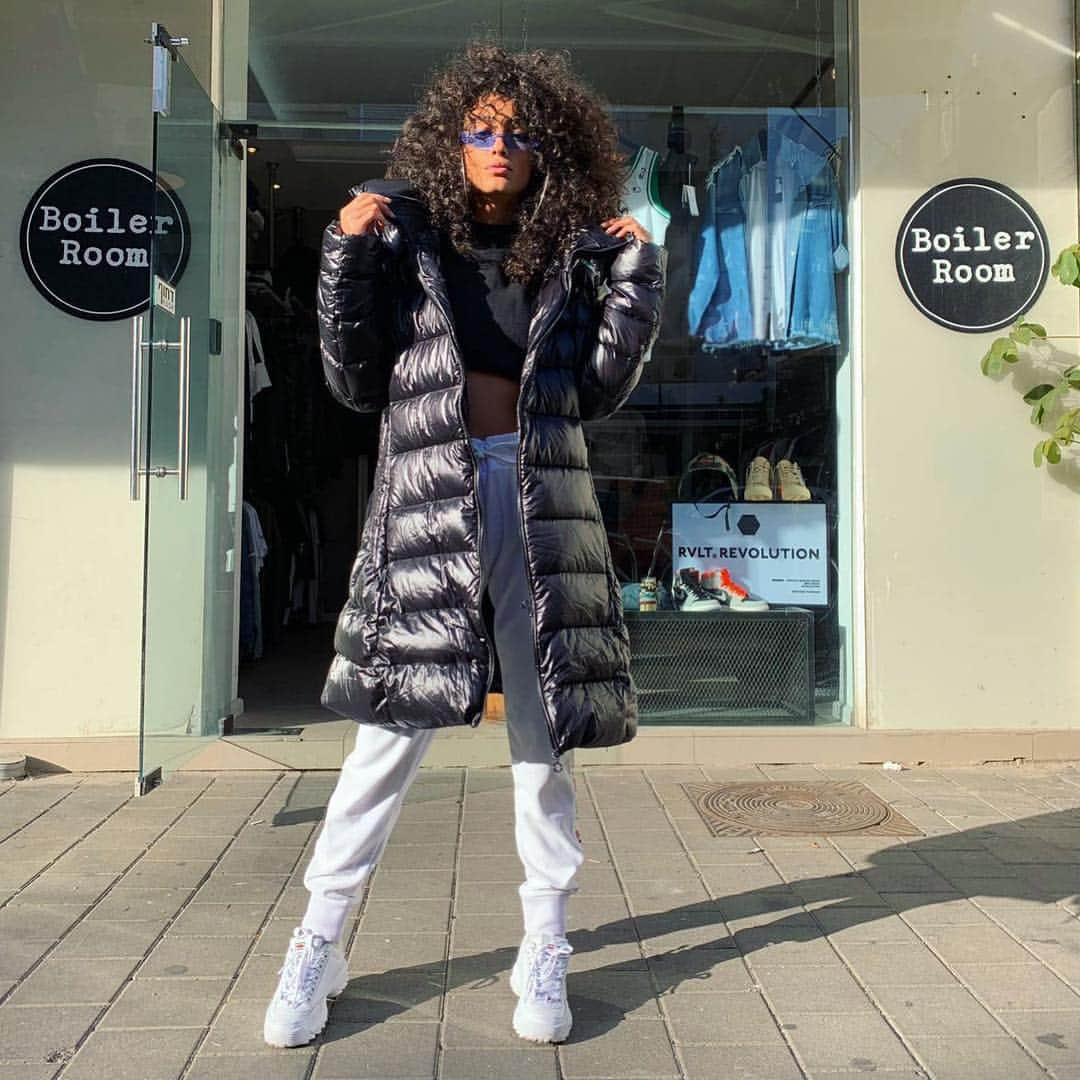 タトラスさんのインスタグラム写真 - (タトラスInstagram)「Model and actress @edense wearing Tatras FW1819 down jacket “Cima” for @boiler_room_fashion boutique in Tel Aviv! Find Tatras also at @boiler_room_fashion #TatrasOfficial #TatrasPeople #TatrasStore #TatrasFW1819  tatras.it _______________ #tatras #shopping #fashion #innovation #design #luxury #ootd #lotd #sotd #potd #design #window #shop #boutique #fashiongram #downjacket #skate #boilerroom #telaviv」3月25日 18時50分 - tatras_official