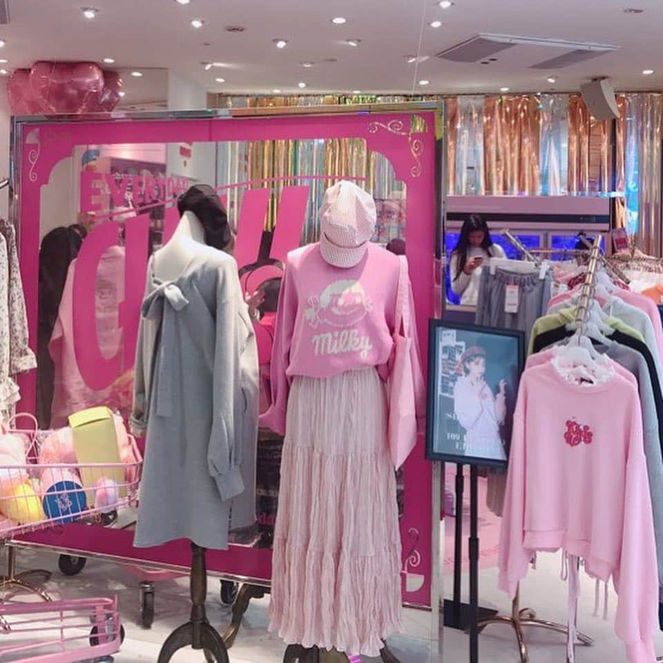 Chuuのインスタグラム：「chuu日本店舗がオープン！遊びに来てね❤️ chuu japan store opened!Please come visit❤️」
