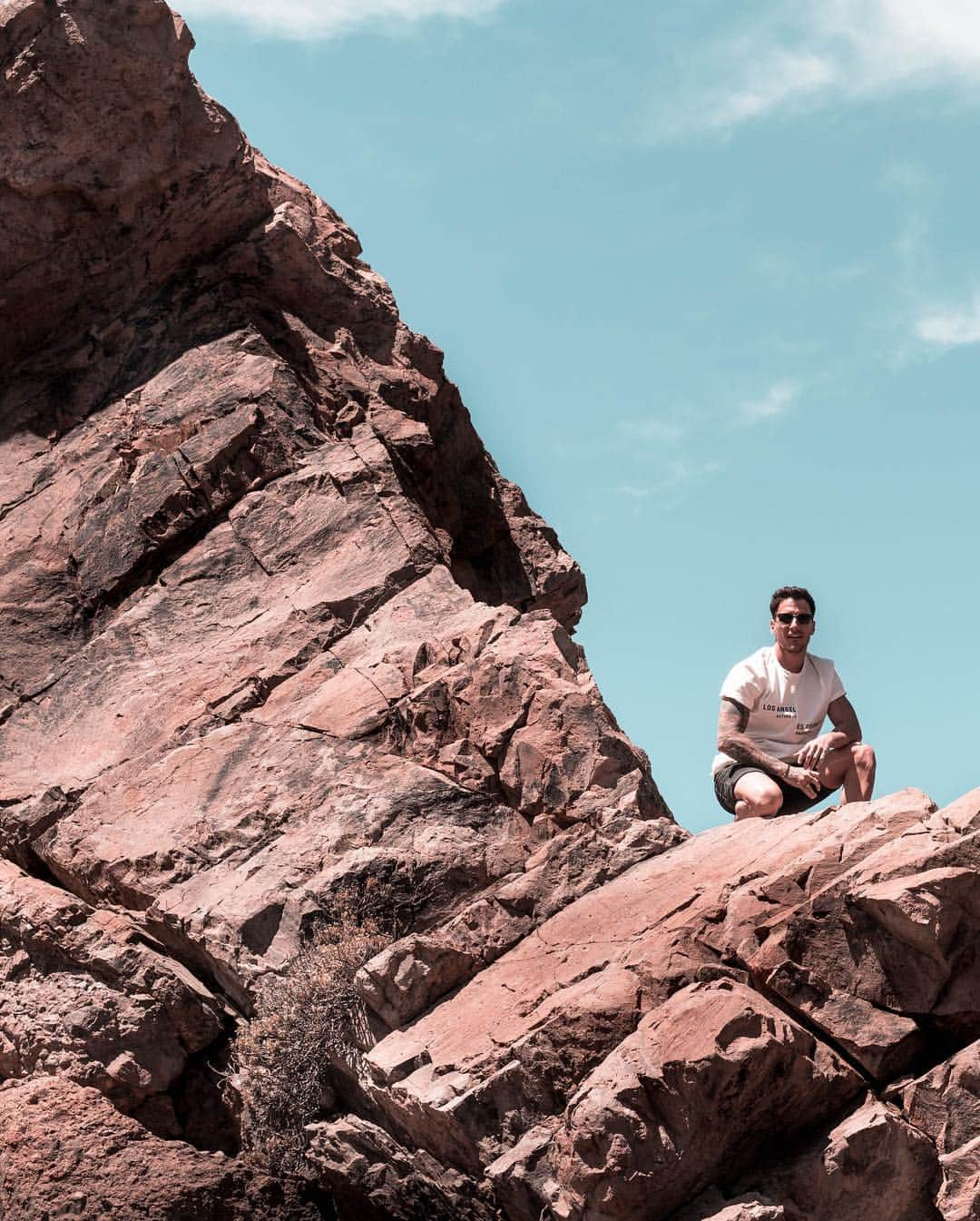 ジェマ・アトキンソンさんのインスタグラム写真 - (ジェマ・アトキンソンInstagram)「Last week me and Gorks climbed Mount Teide 🌋 (it’s a drive, cable car and flat walk before the pregnancy police start on me) I haven’t been here since my dad passed away. We used to come every year and do the hike so it was bitter sweet, but I know he somehow helped drag me up there ❤️」3月25日 18時55分 - glouiseatkinson