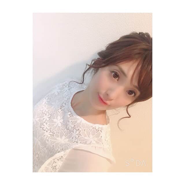 のインスタグラム：「新レギュラーのお知らせ🗣💕 今年の4月からJ:COM湘南(鎌倉)局の朝のニュース番組 #おはようデイリーニュース の 火曜・水曜キャスターを担当させて 頂く事になりました☀️ #鎌倉 #逗子 #横須賀 #三浦 #葉山 が放送エリアで、時間はAM7:00〜7:25の生放送🎤  また、#スマホアプリの #どろーかる からもご覧頂けます。【配信チャンネル】TV→ニュース→J:COM湘南(鎌倉)局  朝らしく爽やかに、そして1つ1つのニュースを分かりやすく、丁寧にお伝えしていきたいと思いますので皆様宜しくお願い致します🌈  #jcom #newscaster #shonan #kamakura #horipro #ジェイコム #ニュース番組 #地域密着 #ニュースキャスター #キャスター #アナウンサー #フリーアナウンサー #ホリプロ #ホリプロアナウンス室 #川口智美 #はまっこ #リハーサル #宣伝写真 #朝番組」