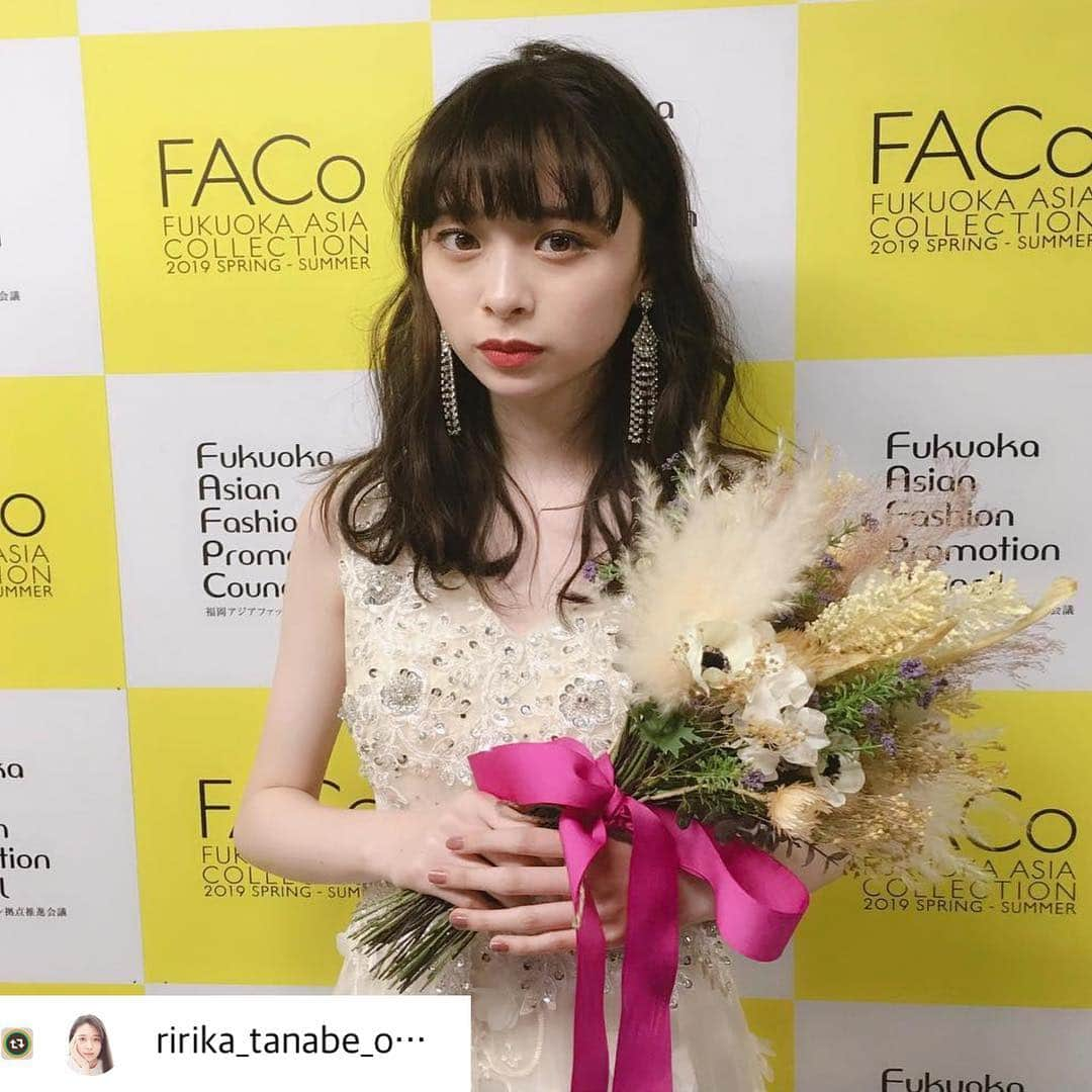 福岡アジアコレクションのインスタグラム：「. #faco #fukuokaasiacollection #福岡アジアコレクション #2019年 #福岡 #fukuoka #日本 #japan #福岡国際センター #モデル #ファッションショー #コーデ #超十代 #ティーンズ #田鍋梨々花 #遊びに来てね #fashion #model #ootd #instagood . . #Repost with @Repostlyapp @ririka_tanabe_official ・ #福岡アジアコレクション #FACo 4ステージありがとうございました〜🌹 ボードやうちわしっかり見えました👬」