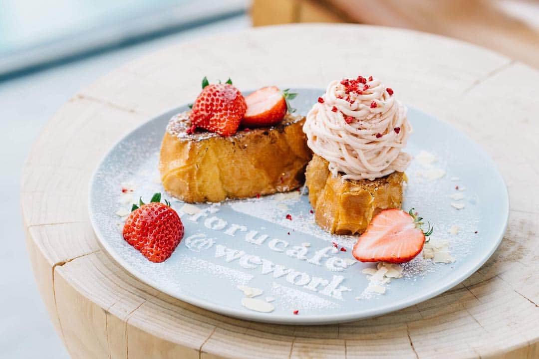 Beaustagrammerさんのインスタグラム写真 - (BeaustagrammerInstagram)「［#cafemiru_東京］﻿ ——————————————————————﻿ 本日3/25OPEN !「forucafe原宿店@WeWorkアイスバーグ」限定のCafemiruコラボメニュー🍓🌸﻿ ﻿ ＊cafemiruコラボ＊﻿ ☑︎桜モンブランのブリュレフレンチトースト 　1280yen﻿ ﻿ 本日3月25日に原宿にあるWeWorkアイスバーグにオープンしたforucafeさんにて、Cafemiruコラボメニューが販売開始！🙆‍♀️✨﻿ ﻿ 香ばしくブリュレされた温かいフレンチトーストに冷たいアイスクリームと、ふんわりサクラが香るモンブランクリームをトッピング🌸﻿ アパレイユがたっぷりとしみこんだふわっふわのフレンチトーストはクリームによく絡み、口いっぱいに幸せと春の香りをもたらしてくれます🤤💭﻿ ブリュレ部分のパリッとした食感や、甘酸っぱいいちごのアクセントも絶妙。この春、ハズせないさくらスイーツです♡♡﻿ ﻿ ﻿ ﻿ そして今回なんと…！🎉🎉✨﻿ Cafemiru読者様限定の特典とプレゼントキャンペーンをご用意しました！﻿ ﻿ 🌸Cafemiru読者の方全ての方へ特典🌸﻿ 1) ご注文時に「Cafemiruを見た」伝える﻿ 2) 桜のモンブラン ブリュレフレンチトーストを注文﻿ 上記2つの条件を満たした方は、無料で【イチゴ増量】をプレゼント！🍓﻿ 2019年4月末までの特典です🙌お皿の上がさらに可愛くなること間違いなし♡﻿ ﻿ 🌸抽選10名の方へ特典🌸﻿ 1) @cafemiru.jp と @forucafe をフォロー﻿ 2) 行きたい気持ちをコメントする﻿ 上記2つの条件を満たした方の中から抽選で10名様に【桜モンブランのブリュレフレンチトースト】を無料でプレゼント！﻿ ※2019年4月末までにforucafe原宿店@WeWorkアイスバーグにご自身で来店可能な方のみご応募ください🙇‍♀️﻿ ﻿ ﻿ 応募期間は【2019年3月28日 23:59】まで❣👀️﻿ ※当選者の方にはcafemiruからDMで個別にご連絡いたします。﻿ ﻿ 撮って可愛い、食べておいしいスペシャルコラボメニューをぜひ味わってみてくださいね😊🙌🌸﻿ ﻿ ﻿ 📍forucafe 原宿店＠WeWorkアイスバーグ﻿ ⚪︎住所 / 東京都渋谷区神宮前 6-12-18﻿ WeWorkアイスバーグ1F﻿ ⚪︎営業時間 /9:00-18:30(18:00L.O.)﻿ ⚪︎定休日 / なし(不定休)﻿ ⚪︎アクセス / 明治神宮前駅7番出口より徒歩2分﻿ JR山手線「原宿駅」徒歩5分﻿ ﻿ 【cafemiru_tokyo】﻿ 📍forucafe harajuku @WeWork Iceberg﻿ ◎Open Hours / 9:00-18:30(18:00L.O.)﻿ ◎closest station / JR Line「harajuku」﻿ tokyo metro 「meiji jingumae」﻿ ﻿ ☕️ @forucafe﻿ 📷 @cafemiru.jp﻿ ——————————————————————﻿ Cafemiruでは「#インスタ探検隊」or「#cafemiru」をタグ付けしているカフェ写真から、運営スタッフが厳選してご紹介しています👀🔍」3月25日 19時10分 - cafemiru.jp