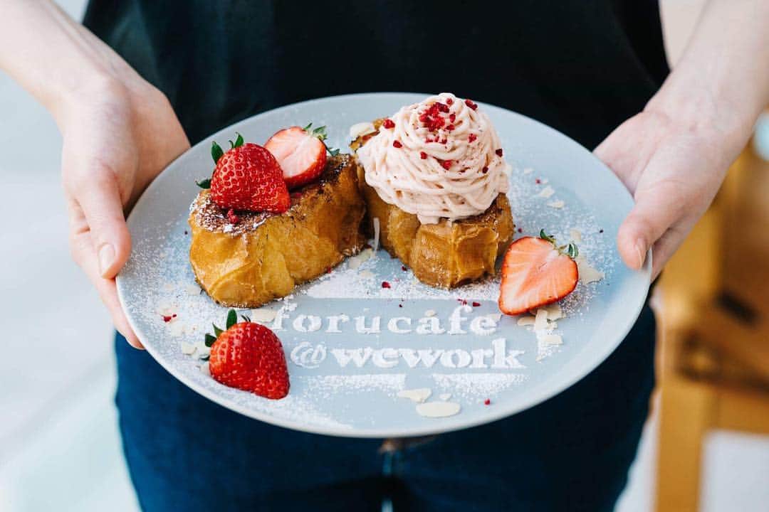 Beaustagrammerさんのインスタグラム写真 - (BeaustagrammerInstagram)「［#cafemiru_東京］﻿ ——————————————————————﻿ 本日3/25OPEN !「forucafe原宿店@WeWorkアイスバーグ」限定のCafemiruコラボメニュー🍓🌸﻿ ﻿ ＊cafemiruコラボ＊﻿ ☑︎桜モンブランのブリュレフレンチトースト 　1280yen﻿ ﻿ 本日3月25日に原宿にあるWeWorkアイスバーグにオープンしたforucafeさんにて、Cafemiruコラボメニューが販売開始！🙆‍♀️✨﻿ ﻿ 香ばしくブリュレされた温かいフレンチトーストに冷たいアイスクリームと、ふんわりサクラが香るモンブランクリームをトッピング🌸﻿ アパレイユがたっぷりとしみこんだふわっふわのフレンチトーストはクリームによく絡み、口いっぱいに幸せと春の香りをもたらしてくれます🤤💭﻿ ブリュレ部分のパリッとした食感や、甘酸っぱいいちごのアクセントも絶妙。この春、ハズせないさくらスイーツです♡♡﻿ ﻿ ﻿ ﻿ そして今回なんと…！🎉🎉✨﻿ Cafemiru読者様限定の特典とプレゼントキャンペーンをご用意しました！﻿ ﻿ 🌸Cafemiru読者の方全ての方へ特典🌸﻿ 1) ご注文時に「Cafemiruを見た」伝える﻿ 2) 桜のモンブラン ブリュレフレンチトーストを注文﻿ 上記2つの条件を満たした方は、無料で【イチゴ増量】をプレゼント！🍓﻿ 2019年4月末までの特典です🙌お皿の上がさらに可愛くなること間違いなし♡﻿ ﻿ 🌸抽選10名の方へ特典🌸﻿ 1) @cafemiru.jp と @forucafe をフォロー﻿ 2) 行きたい気持ちをコメントする﻿ 上記2つの条件を満たした方の中から抽選で10名様に【桜モンブランのブリュレフレンチトースト】を無料でプレゼント！﻿ ※2019年4月末までにforucafe原宿店@WeWorkアイスバーグにご自身で来店可能な方のみご応募ください🙇‍♀️﻿ ﻿ ﻿ 応募期間は【2019年3月28日 23:59】まで❣👀️﻿ ※当選者の方にはcafemiruからDMで個別にご連絡いたします。﻿ ﻿ 撮って可愛い、食べておいしいスペシャルコラボメニューをぜひ味わってみてくださいね😊🙌🌸﻿ ﻿ ﻿ 📍forucafe 原宿店＠WeWorkアイスバーグ﻿ ⚪︎住所 / 東京都渋谷区神宮前 6-12-18﻿ WeWorkアイスバーグ1F﻿ ⚪︎営業時間 /9:00-18:30(18:00L.O.)﻿ ⚪︎定休日 / なし(不定休)﻿ ⚪︎アクセス / 明治神宮前駅7番出口より徒歩2分﻿ JR山手線「原宿駅」徒歩5分﻿ ﻿ 【cafemiru_tokyo】﻿ 📍forucafe harajuku @WeWork Iceberg﻿ ◎Open Hours / 9:00-18:30(18:00L.O.)﻿ ◎closest station / JR Line「harajuku」﻿ tokyo metro 「meiji jingumae」﻿ ﻿ ☕️ @forucafe﻿ 📷 @cafemiru.jp﻿ ——————————————————————﻿ Cafemiruでは「#インスタ探検隊」or「#cafemiru」をタグ付けしているカフェ写真から、運営スタッフが厳選してご紹介しています👀🔍」3月25日 19時10分 - cafemiru.jp