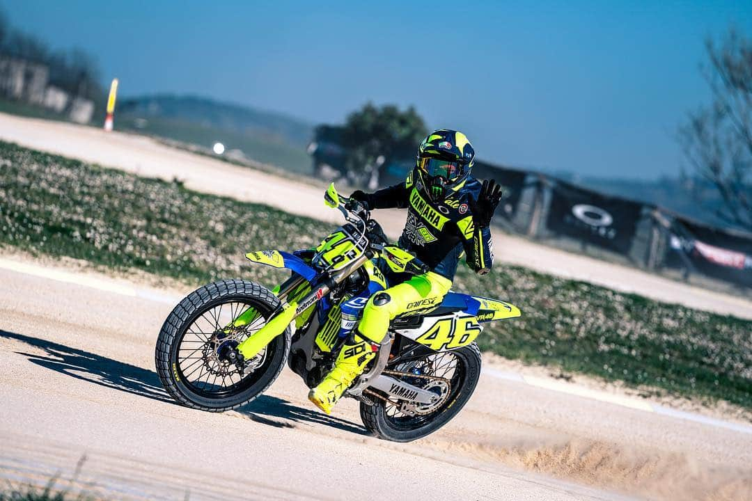 バレンティーノ・ロッシさんのインスタグラム写真 - (バレンティーノ・ロッシInstagram)「Saturday training at the Ranch with @vr46ridersacademyofficial 📸 @camilss」3月25日 19時07分 - valeyellow46