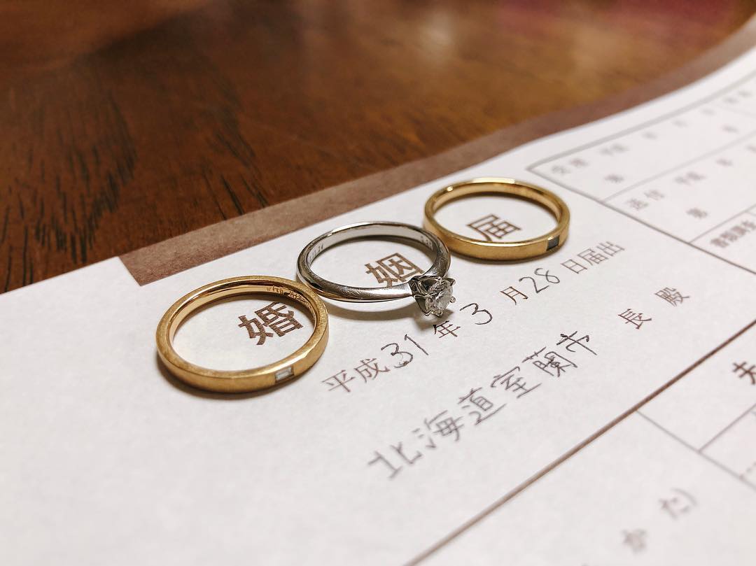 小玉ゆういのインスタグラム：「【ご報告】⠀ ⠀ 結婚します。 そして、地元の北海道室蘭市に先週から移住しました。 相手は高校の同級生です！ ⠀ 2011年の3月に上京し、渋谷109のショップ店員から、事務所に所属してテレビなどに出演させて頂いたり、音楽活動やラジオ、アパレルのプレスと、たくさんの経験をさせて頂いた濃い東京生活でした。 ⠀ この8年間、東京で出会った皆様、本当にありがとうございました！ ⠀ これからは家族孝行たくさんするぞー！ ⠀ p.s.子どもは授かっておりません！ ⠀ #twitterよりさらっとご報告」