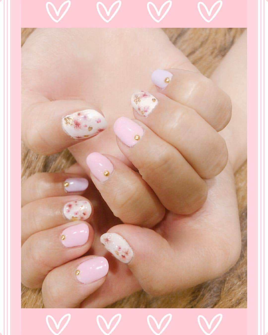 のインスタグラム：「注文してた材料が届いたので昨日ネイル変えてきた＊*(ू•ω•ू❁)*＊今回のネイル💅は春になっできたので桜ネイル🌸にしたよん☺️✨可愛い♡どうかな😙♬#ネイル#nail#네일#ネイルアート#ネイルデザイン#ジェルネイル#可愛い#女の子#オシャレ#爪#メンテナンス#爪#ケア#new#変えた#春#春ネイル#桜#サクラ#桜ネイル#pink#purple#white#花柄#変えた#love#pink#pinknail#followme」