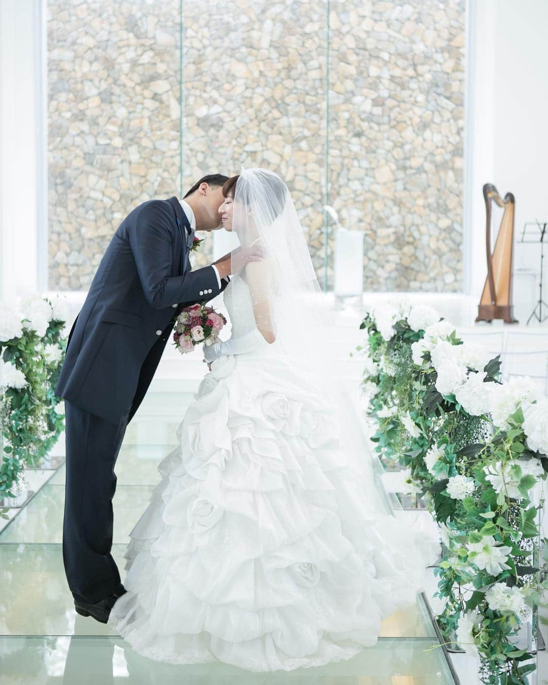 【公式】アールベルアンジェ奈良～結婚式場･ゲストハウス～さんのインスタグラム写真 - (【公式】アールベルアンジェ奈良～結婚式場･ゲストハウス～Instagram)「@artbellangenara をフォローして #アールベルアンジェ奈良 をつけて お写真の投稿おまちしております＊ . ------------------ 教会でのキスショットは神秘的な1枚に＊ 愛が溢れる瞬間をお手伝いさせていただきます◎ ------------------ . . ブライダルフェアの予約はTOPの URLからしてくださいね⚐ ＞＞＞@artbellangenara . 『#アールベルアンジェ奈良』. のハッシュタグをつけて お写真を投稿してくださいね＊ こちらの公式IG（@artbellangenara ） で取り上げさせていただきます＊ . . . #アールベルアンジェ奈良#結婚式#結婚 #奈良結婚式場#挙式#奈良#チャペル挙式 #関西花嫁#奈良花嫁#ウェディングドレス #ウェディングレポ#挙式レポ #卒花嫁#プレ花嫁#ウェディング #結婚式準備#結婚準備#花嫁準備 #ウェディングフォト#weddingphoto #Otokucon#日本中のプレ花嫁さんと繋がりたい #前撮り#weddingtbt #キスショット」3月25日 19時22分 - artbellangenara