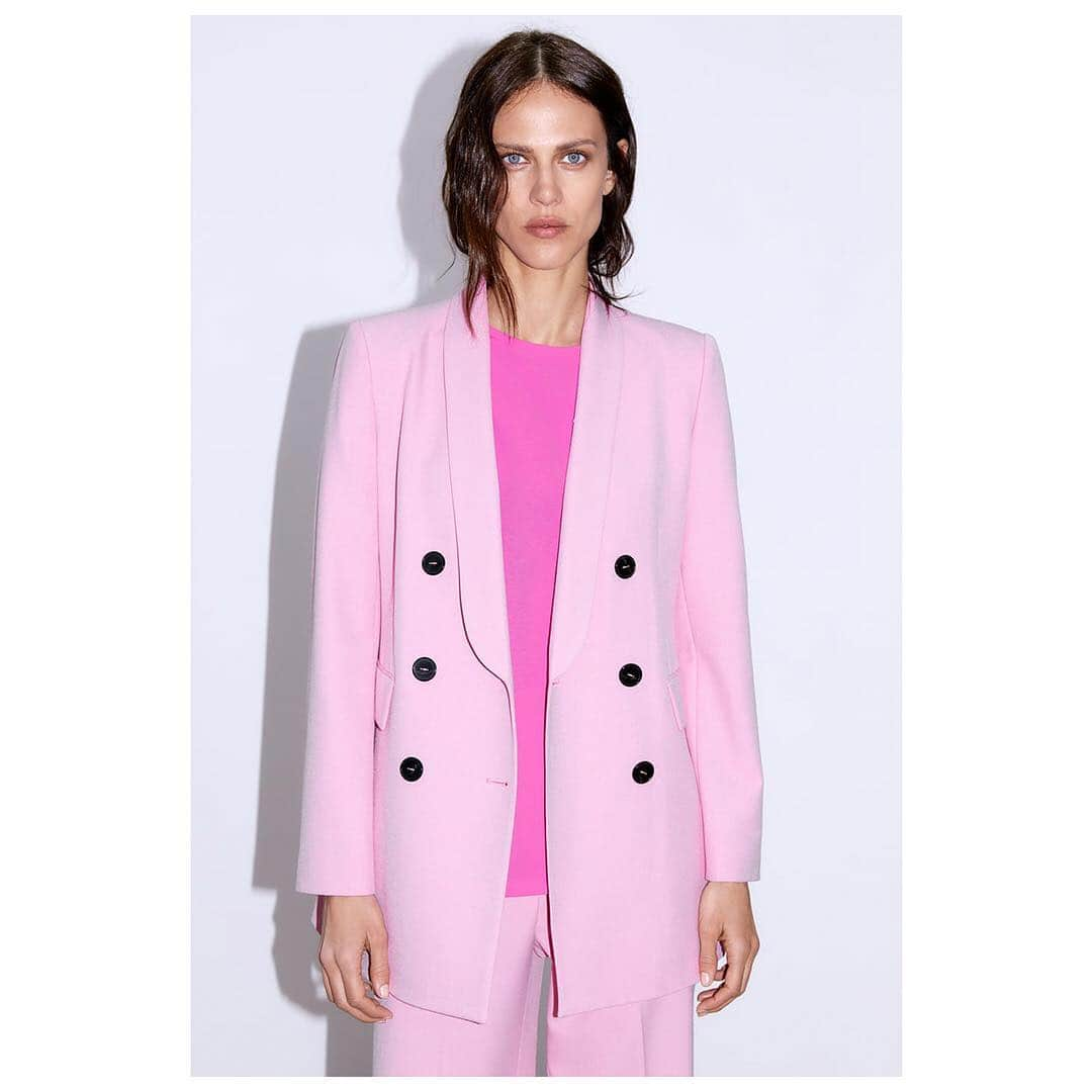 ZARAさんのインスタグラム写真 - (ZARAInstagram)「This is #zaranewin | Pink suit. Tap to shop! Thank you @aymelinevalade」3月25日 19時23分 - zara