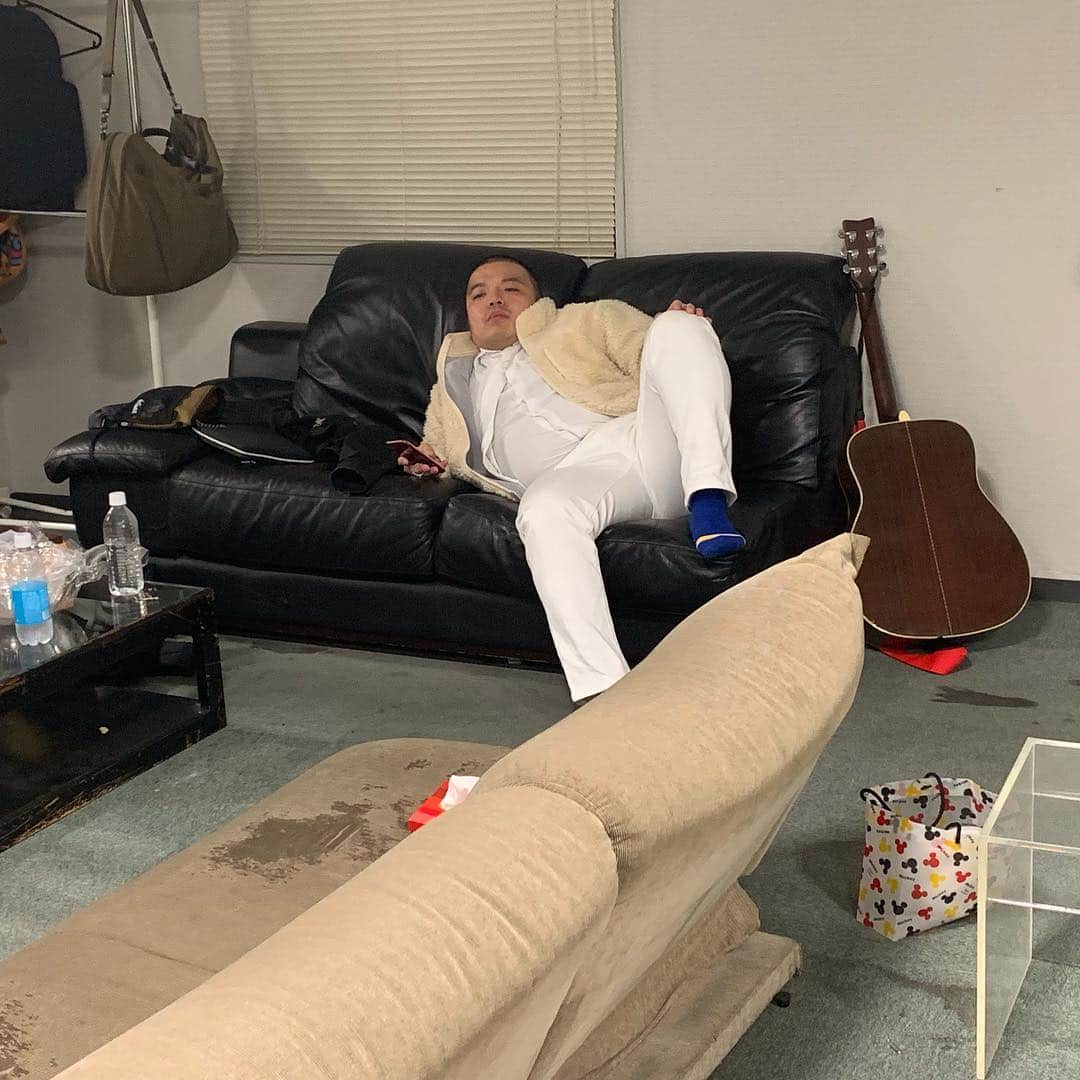 池田真一のインスタグラム：「漫才劇場の楽屋にマフィアのボスおった。終わった。」