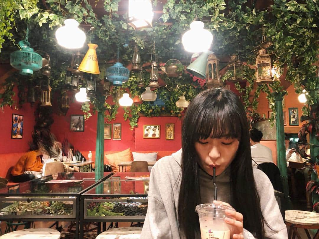 鈴木美羽さんのインスタグラム写真 - (鈴木美羽Instagram)「大好きなチャイでいっぱいのカフェ ・  #チャイ #チャイティーラテ #チャイティーカフェ」3月25日 19時32分 - suzukimiu_0414