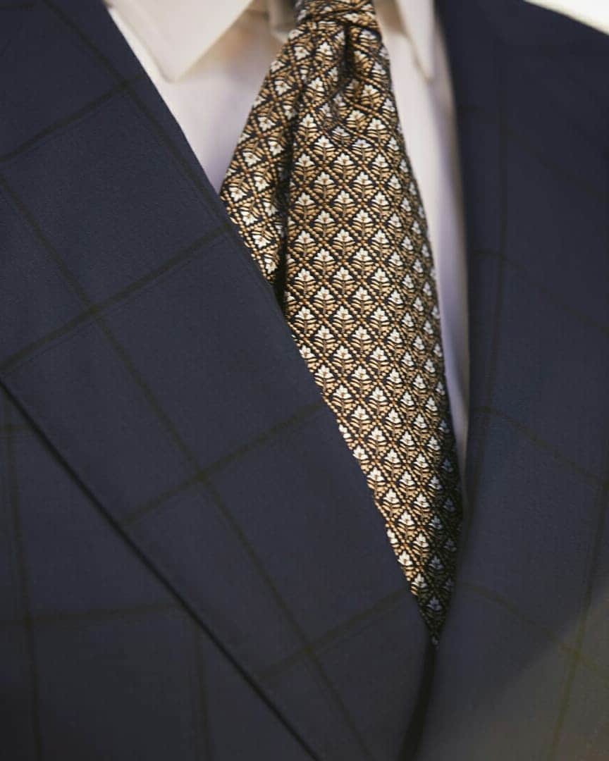ギーブス&ホークスさんのインスタグラム写真 - (ギーブス&ホークスInstagram)「@mathiaslefevre's “The City” series for Gieves & Hawkes. Mathias wears this season's double-breasted windowpane suit in rich navy, complemented with a floral patterned silk tie and a linen handkerchief. Swipe for more #ageofexploration #gievesandhawkes #ss19 #mathiaslefevre  Photography @nicktydeman」3月26日 1時03分 - gieveslondon