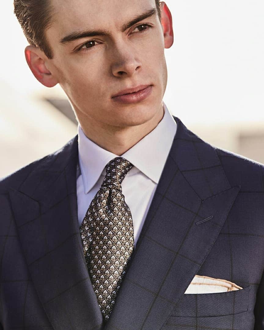ギーブス&ホークスさんのインスタグラム写真 - (ギーブス&ホークスInstagram)「@mathiaslefevre's “The City” series for Gieves & Hawkes. Mathias wears this season's double-breasted windowpane suit in rich navy, complemented with a floral patterned silk tie and a linen handkerchief. Swipe for more #ageofexploration #gievesandhawkes #ss19 #mathiaslefevre  Photography @nicktydeman」3月26日 1時03分 - gieveslondon