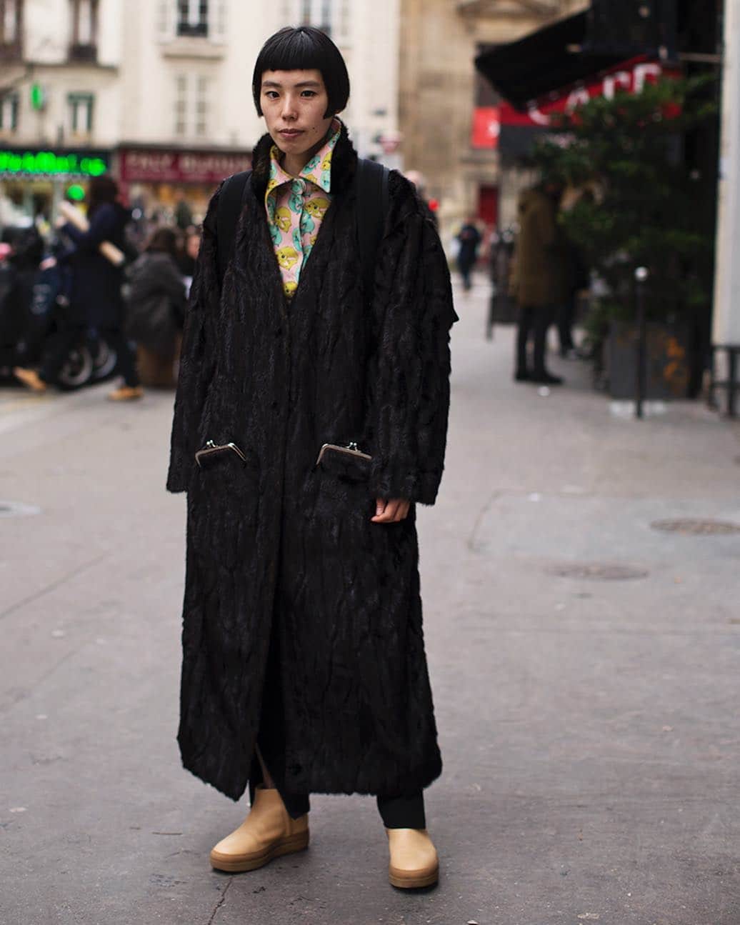 スコット・シューマンのインスタグラム：「Another image from the streets of Paris, away from the fashion shows.  Anyone recognize the coat? Love the pocket details! (See Stories for a better crop)」