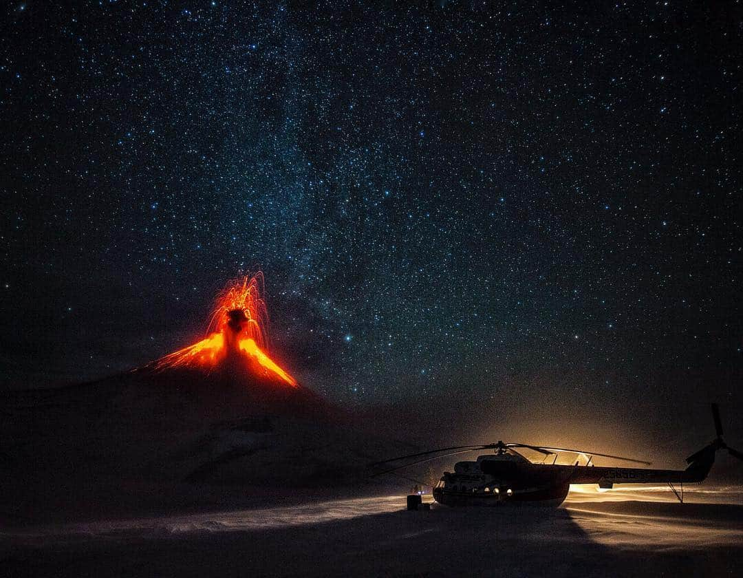 ジミー・チンさんのインスタグラム写真 - (ジミー・チンInstagram)「When reality surpasses your imagination... A wild night in Kamchatka, Russia w @travisrice and co.」3月26日 1時05分 - jimmychin