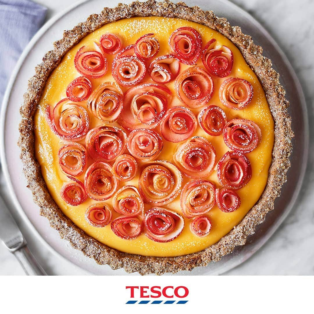 Tesco Food Officialさんのインスタグラム写真 - (Tesco Food OfficialInstagram)「Turn your kitchen into a sweet boutique flower shop for #MothersDay. With a big, blossoming apple tart and gorgeous, golden sunflower cupcakes, surprise mum with a bouquet she can show off AND savour.  #FromTescoForMum」3月26日 1時05分 - tescofood