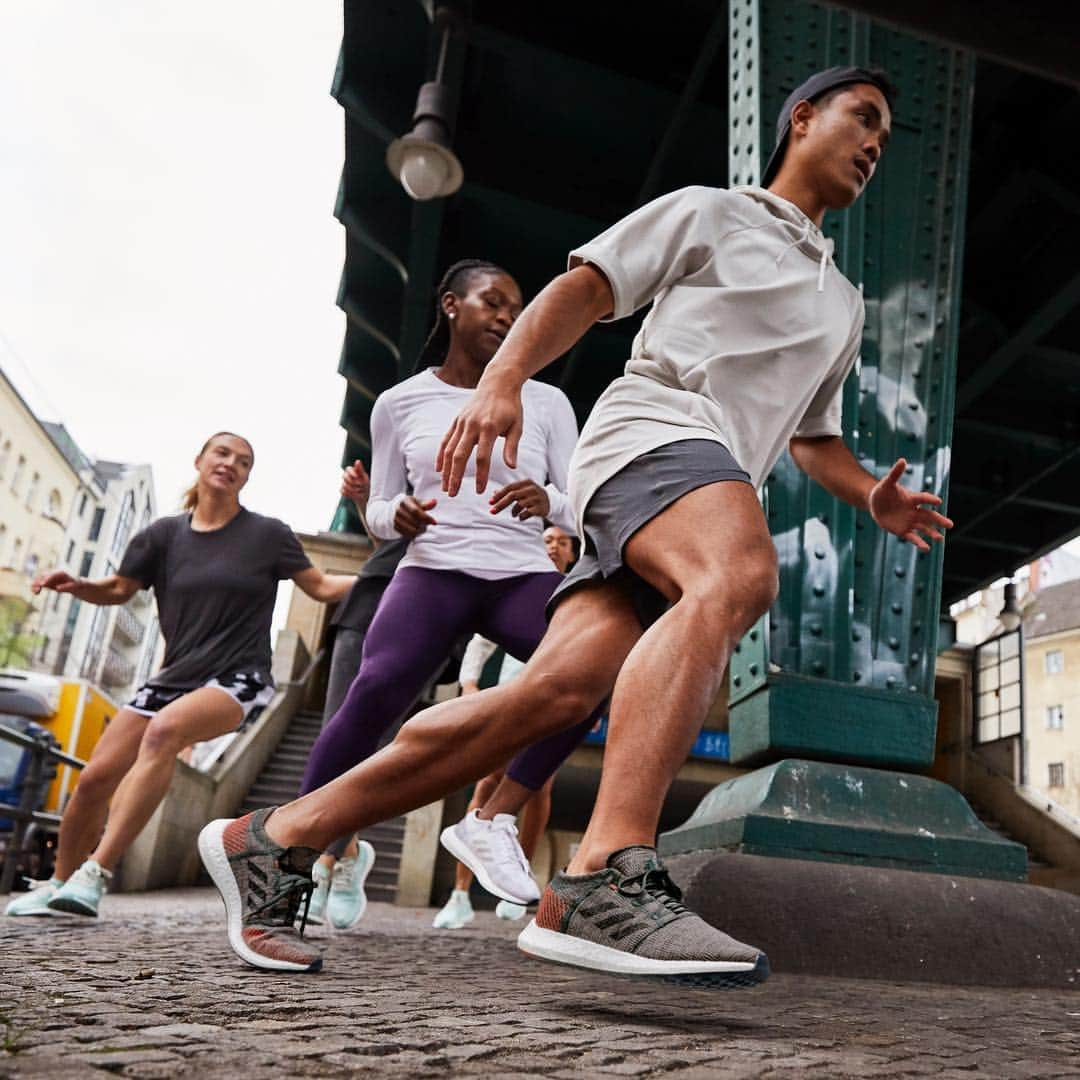 adidas Runningさんのインスタグラム写真 - (adidas RunningInstagram)「#PUREBOOST GO elevates the street running experience for you and your crew.  Available now on adidas.com/running and in adidas stores. . #Running #adidasRunning #adidasRunnersBerlin」3月26日 1時06分 - adidasrunning