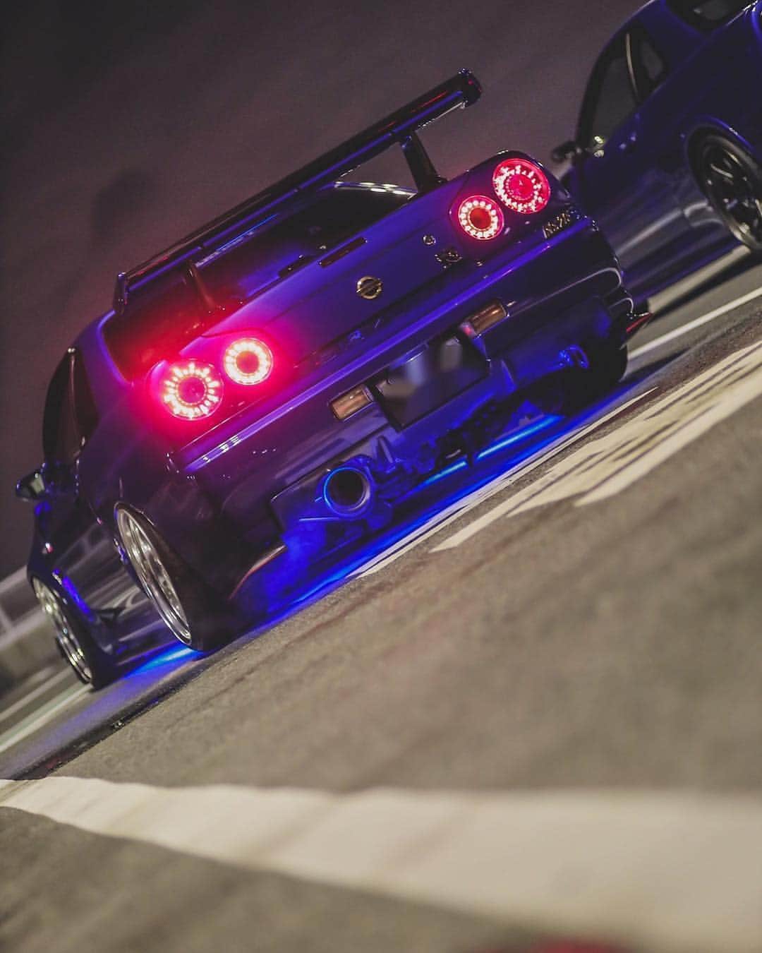 CARLiFESTYLEさんのインスタグラム写真 - (CARLiFESTYLEInstagram)「What’s your favorite Japanese car of all time? Check out this R34 GTR!  Owner @tomjerry34 | Photo @yuichi.656 #carlifestyle」3月26日 1時07分 - carlifestyle
