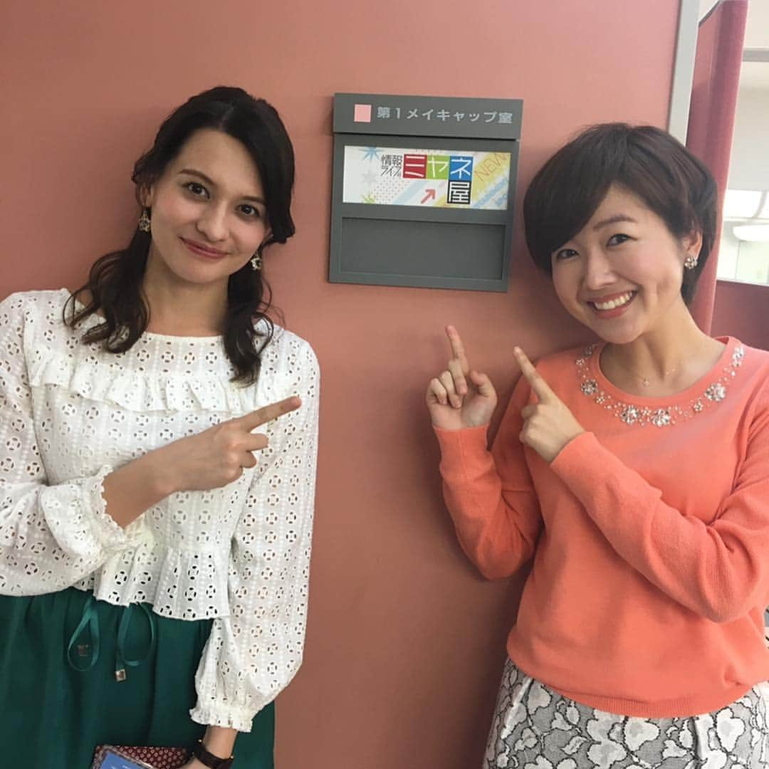 エリザベス・ハードキャッスルさんのインスタグラム写真 - (エリザベス・ハードキャッスルInstagram)「先週各番組で次週で番組を卒業することをお伝えしましたように、 この３月いっぱいで山梨放送を離れることになりました。  なかなかお伝えすることができず、残り1週間を切ってしまったこと 視聴者さん、リスナーさん本当にごめんなさい。  自分にとって本当に大きな決断で、とてもとても悩みました。 大好きな山梨、大好きな仕事、いま考えてもこの4年が本当に素晴らしく、愛おしく、かけがえのないもので 離れることをまだ直視できない自分がいます。  振り返っても、どれも本当に好きすぎて辛いです。 どこかで決断しないといけない日が来るならいつなのかと悩んで決めました。  甲州弁も、大好きなラジオも、ててても、わくどきも、VENTメシも、きりがないんですが どれも私の宝物です。本当に感謝の気持ちでいっぱいです。 こんなにも大好きな場所ができたこと、大好きな人たちができたこと全て財産です。  ＹＢＳで過ごす最後の1週間となりました。最後まで全力で放送をしていきます。」3月25日 19時55分 - elizabeth_hc49