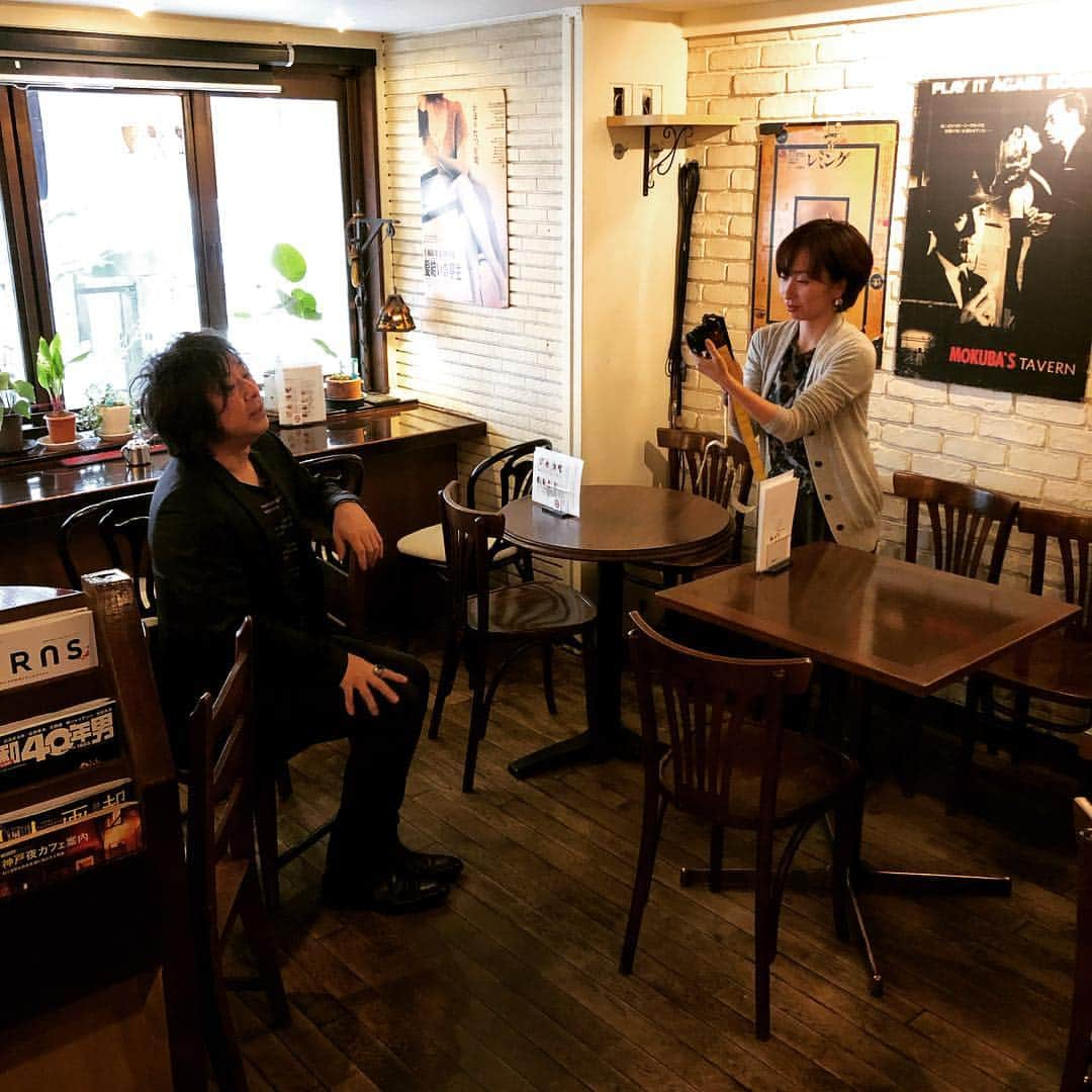 松本隆さんのインスタグラム写真 - (松本隆Instagram)「毎日新聞の神戸版に取材を受けました。続いて石田秀一氏も撮影されていたが、緊張してはかどらず。笑」3月25日 19時51分 - takashi_matsumoto_official