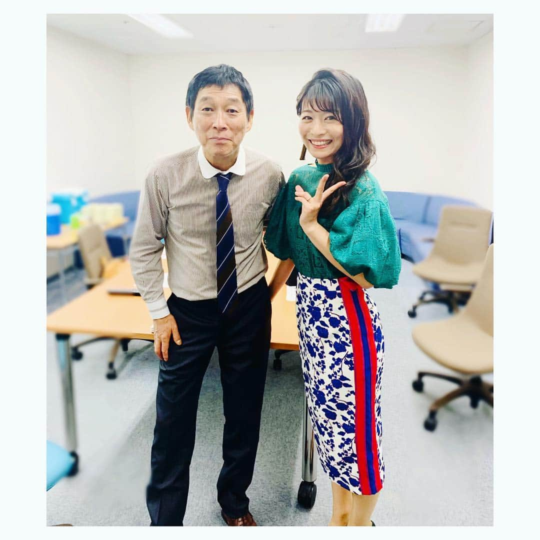 三倉茉奈さんのインスタグラム写真 - (三倉茉奈Instagram)「明日の「さんま御殿SP」に出演します！ その収録の時になんと、さんまさんとお写真撮っていただきました…✨✨✨✨✨嬉しいーー さんまさん、お若すぎます。 10歳のふたりっ子の頃(23年前！)から「さんま御殿」や「さんまのまんま」など色々な番組でご一緒させて頂いているさんまさん。結婚のことも、"ニュース見て、なんかホッとしたわ"と喜んで下さいました。笑 収録も楽しかったぁ。明日のOAお楽しみにーー！ ------- ■日本テレビ「踊る! さんま御殿!!」 3/26（火）19:00～20:54 http://www.ntv.co.jp/goten/ "話題の美女が大騒ぎSP"のブロックに出演してますー  #明石家さんま さん #さんま御殿 #3月26日放送 トップス→RE SYU RYU #resyuryu  スカート→PINKO @pinkoofficial #pinko」3月25日 19時51分 - mana_mikura_official