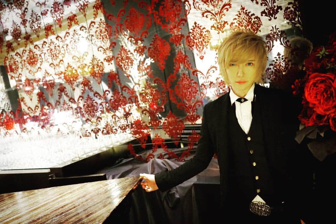 MiA のインスタグラム：「🌹🎸」