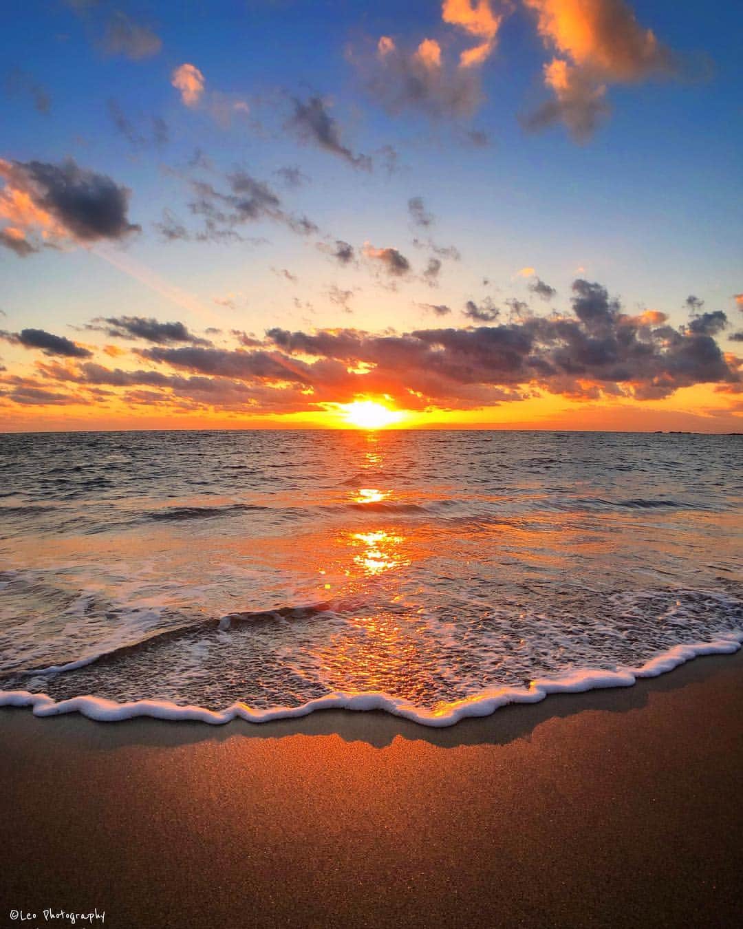 leo7000のインスタグラム：「スベスベの砂浜と沈む夕陽🌅🌄 いつ迄も眺めていたいですね‼️ 皆さん、今週も頑張りましょう✊🏻😆 今日もお疲れ様でした~♪ 🍺🍺✨」