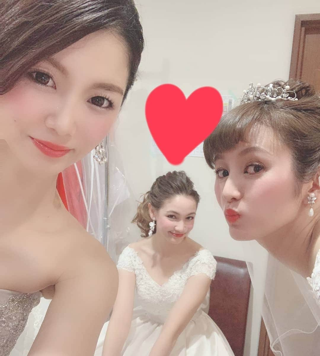 岩野理沙さんのインスタグラム写真 - (岩野理沙Instagram)「りんちゃん こりーちゃん❤️ 写真うれし💕✨ 他にも可愛い子ちゃん いるよ😍❤️ 今回もドレス可愛かった😭  #cute #pretty #dress #wedding  #white #veil #Tiara #love  #ウェディング #感謝 #ﾌﾞﾗｲﾀﾞﾙ #ﾌﾞﾗｲﾀﾞﾙｼｮｰ #ドレス #ヘアメイク #thanks #oita#Instagood」3月25日 20時00分 - risaiwano