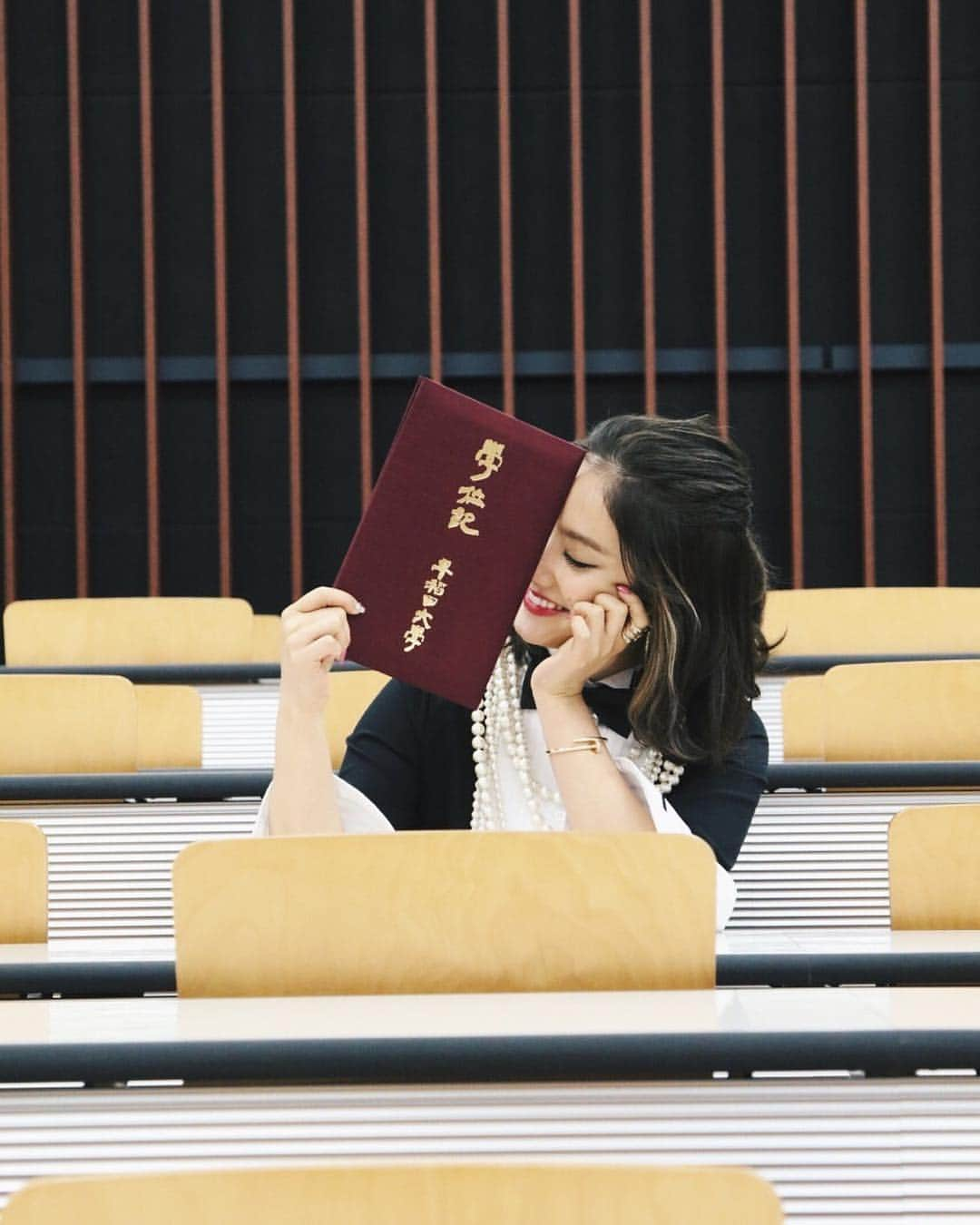 谷まりあさんのインスタグラム写真 - (谷まりあInstagram)「3/25を持って早稲田大学を無事卒業しました🙈♥️♥️♥️小学校から始まって16年の学生生活が終わりました。 #早稲田大学 #卒業 #卒業式」3月25日 20時01分 - mariaaaa728