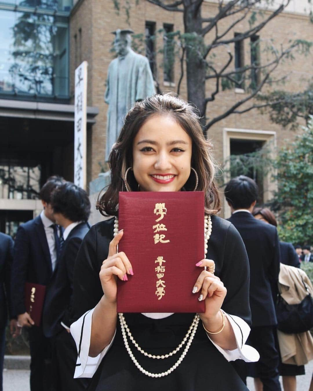 谷まりあさんのインスタグラム写真 - (谷まりあInstagram)「3/25を持って早稲田大学を無事卒業しました🙈♥️♥️♥️小学校から始まって16年の学生生活が終わりました。 #早稲田大学 #卒業 #卒業式」3月25日 20時01分 - mariaaaa728