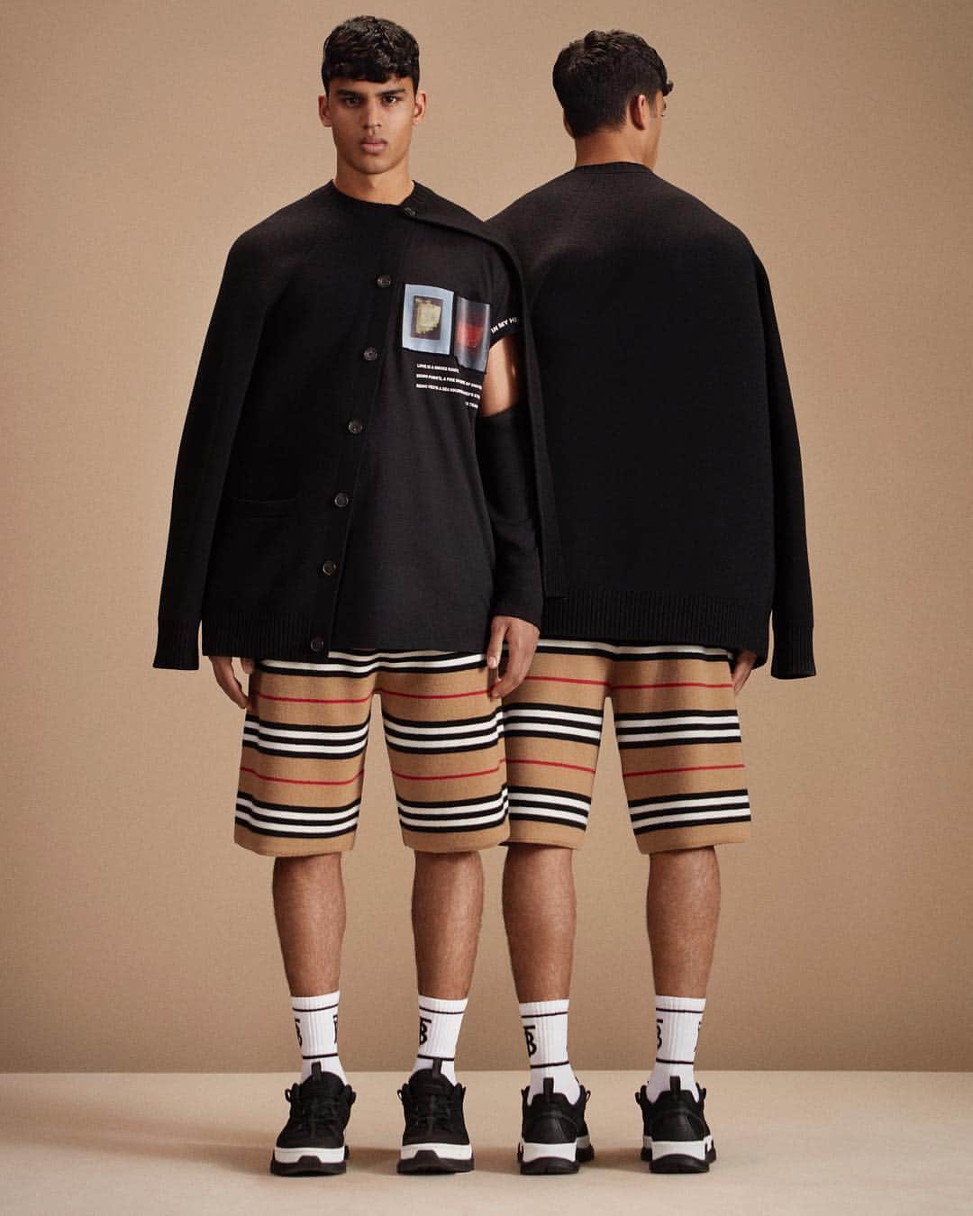 Burberryさんのインスタグラム写真 - (BurberryInstagram)「The Icon stripe shorts combine with #Kingdom runway motifs in a fresh vision for spring summer 2019 . #BurberrySpringSummer19 #NewEra #TBRT #BurberryGeneration」3月25日 20時01分 - burberry
