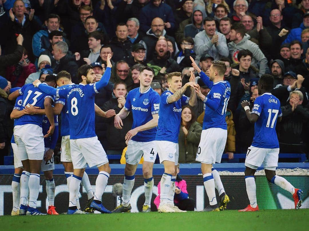 エヴァートンFCさんのインスタグラム写真 - (エヴァートンFCInstagram)「The weekend without us is over. ✊ #MondayMotivation • • • #everton #efc #coyb #goodisonpark #goal #celebration #monday #pl」3月25日 20時08分 - everton