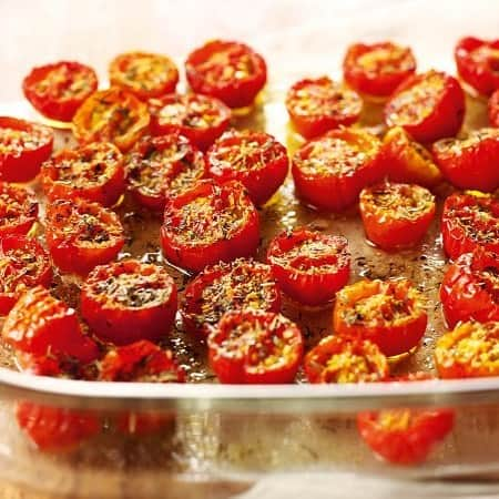 ナイジェラ・ローソンさんのインスタグラム写真 - (ナイジェラ・ローソンInstagram)「Leave less-than-flavourful tomatoes in a hot oven, turned off, overnight so that they deepen and sweeten in the residual heat: #recipeoftheday is Moonblush Tomatoes  Photograph by Lis Parsons And to get the recipe, proceed as follows: tap on my name, which will take you to a page that has a link on it that says www.nigella.com/instagram. When you click on this link, it will take you to a page of photographs: click on the photograph of the recipe in question!」3月25日 20時16分 - nigellalawson