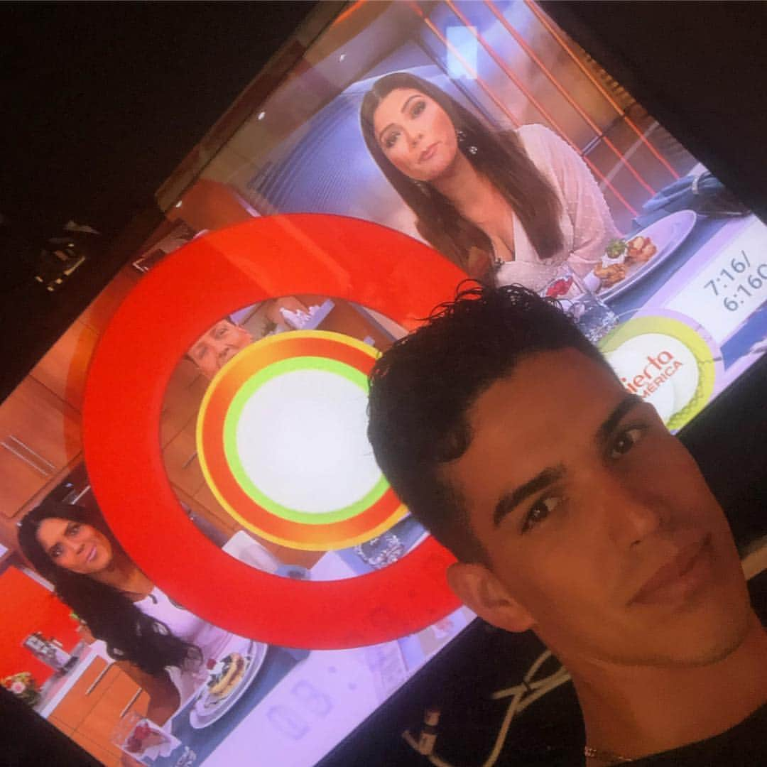 Despierta Americaさんのインスタグラム写真 - (Despierta AmericaInstagram)「Adrián de Florida se despierta viendo @despiertamerica . Sigan enviándonos sus fotos usando #YoAmoaDA y podrías salir en nuestro programa.」3月25日 20時20分 - despiertamerica