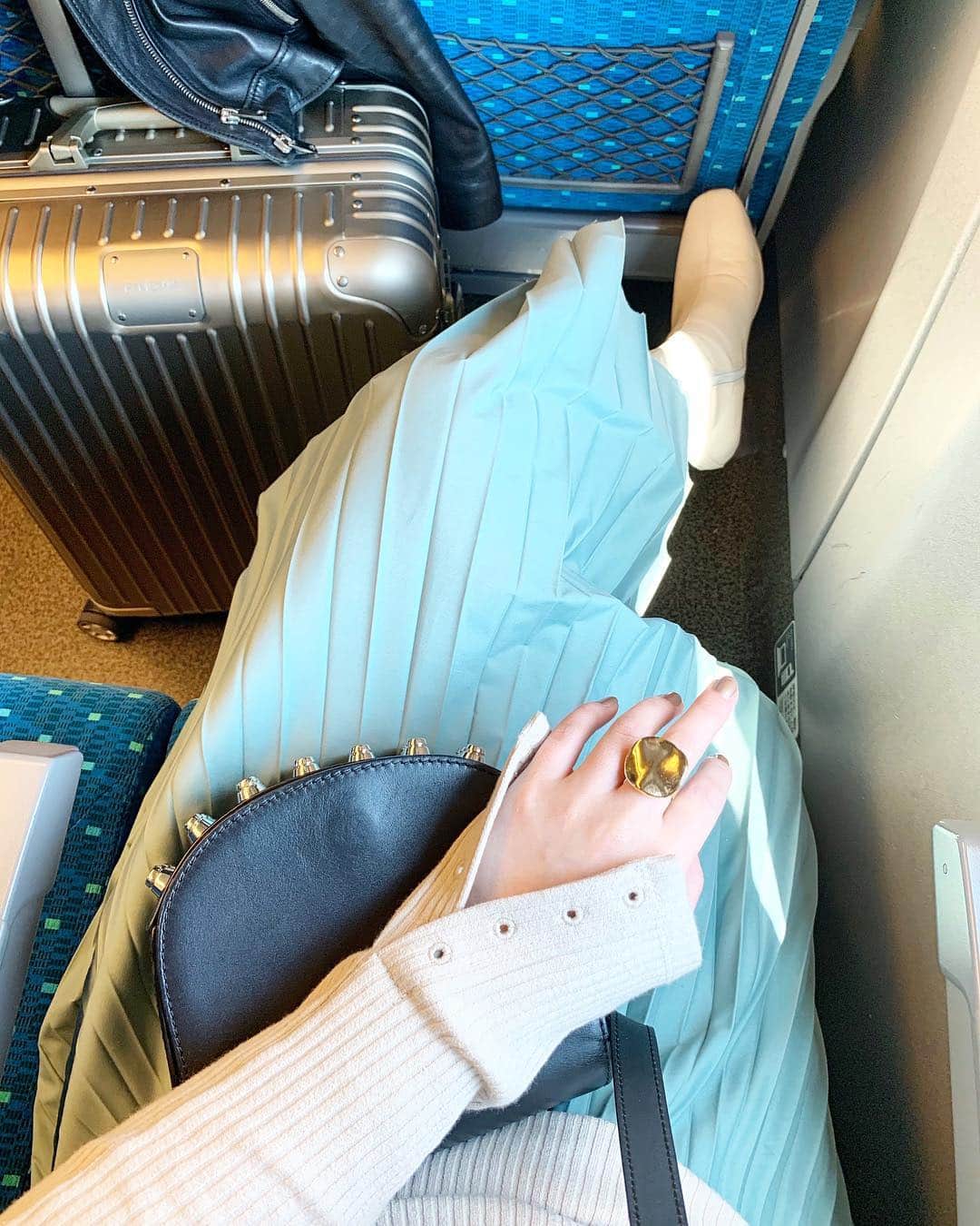 のインスタグラム：「. これはゲットしてよかった☺︎ 最近の一番のお気に入りでずっとつけてる。 ゴールドかわいい、きてるなぁ⭐️ @seadsmara . #seadsmara #シーズマーラ」
