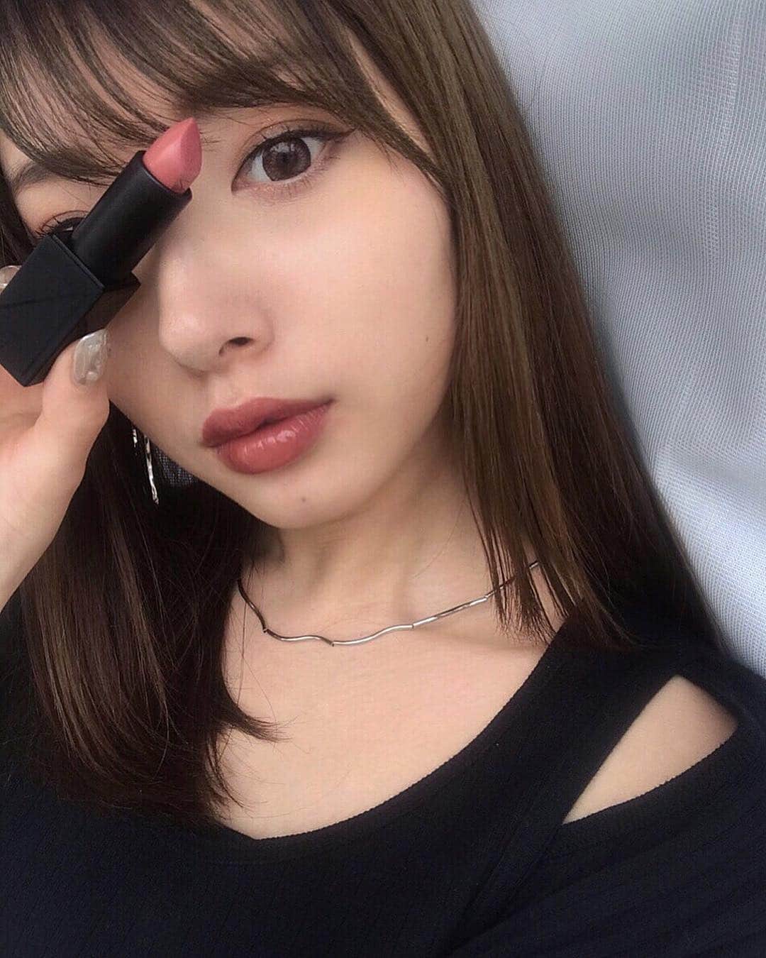 のインスタグラム：「new lipstick❤︎❤︎ . 最近オレンジのアイシャドウにはまってるから それに合わせたリップ💄 . ①アフターグローリップバーム 3420 ②オーデイシャスリップスティック 9460 ③リップグロスN 5695 （4/19発売） の順に塗ったよ〜〜❤︎ いつも赤リップだから新鮮🥺 . #NARS#NARSpartner#makeup #ナーズ#NARSリップ #메이크업#메이크#코스메틱」