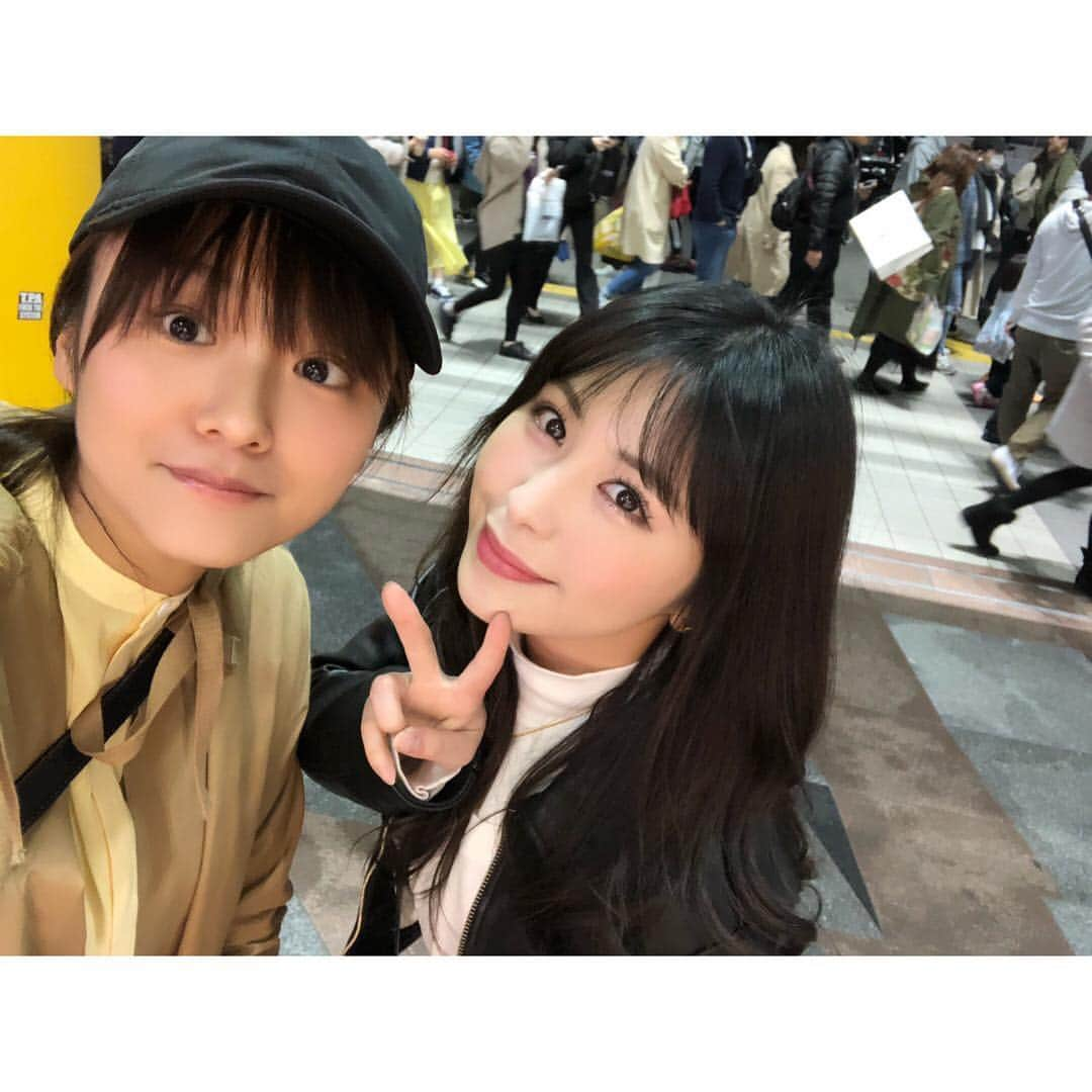 真下玲奈さんのインスタグラム写真 - (真下玲奈Instagram)「S★スパイシーのラストライブに 元メンバーの葵ちゃん、綾沙ちゃん、放課後プリンセスの舞花と行ってきました😎 . 私は結成時、 2009年7月から1年半だけ Sスパイシーとして活動してました。 . その時よりも Sスパイシーは大きく、力強くなっていて、2人の努力の結晶だなと感じました。 . 萌ちゃんとやすかは キラキラ輝いていて、 沢山パワーをもったよ😎 . こりゃ、昨日のオーディション受かったな😏にや . オーディションに行かなきゃでアンコールのラスト2曲聞けなかったの… . だから楽屋にも行けなかったから 2人との写真はないです😭 . でも、お疲れさま会するからそこで撮るもーーん！！ . それに早押しクイズで急遽舞台に上がることになって、そこで2人と会えたからいいんだもん。 （あたたかく迎えてくださってありがとうございました🙇‍♂️） . . 沢山の辛党さん、スタッフさんに愛されてるSスパイシーが解散するのはとっても寂しいけど、 2人ともこれからの活躍楽しみにしてます。お疲れ様でした！！！ . .  #Sスパイシー #解散ライブ #Sスパ #栗田萌 #松尾寧夏 #くりもえ #やーちゃん #辛党さん #辛党 #放課後プリンセス #舞花 #放プリ #ももクロ #エビ中 #堤下敦 #インパルス堤下 #元メンバー #真下玲奈」3月25日 20時43分 - r.mashitaaa.221